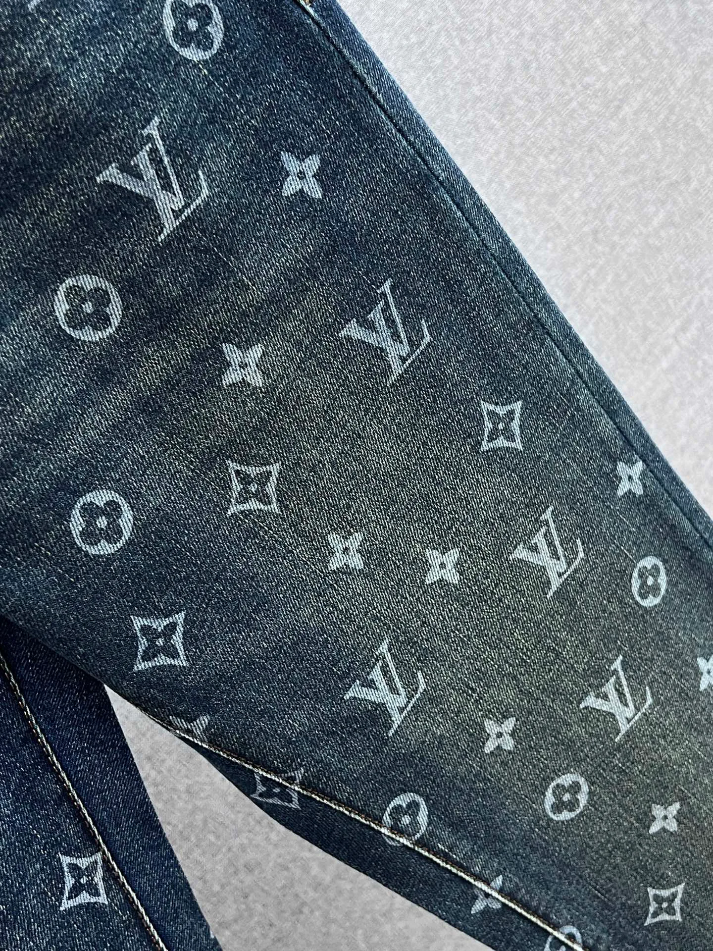 Джинсы Мужские Louis Vuitton 18097847