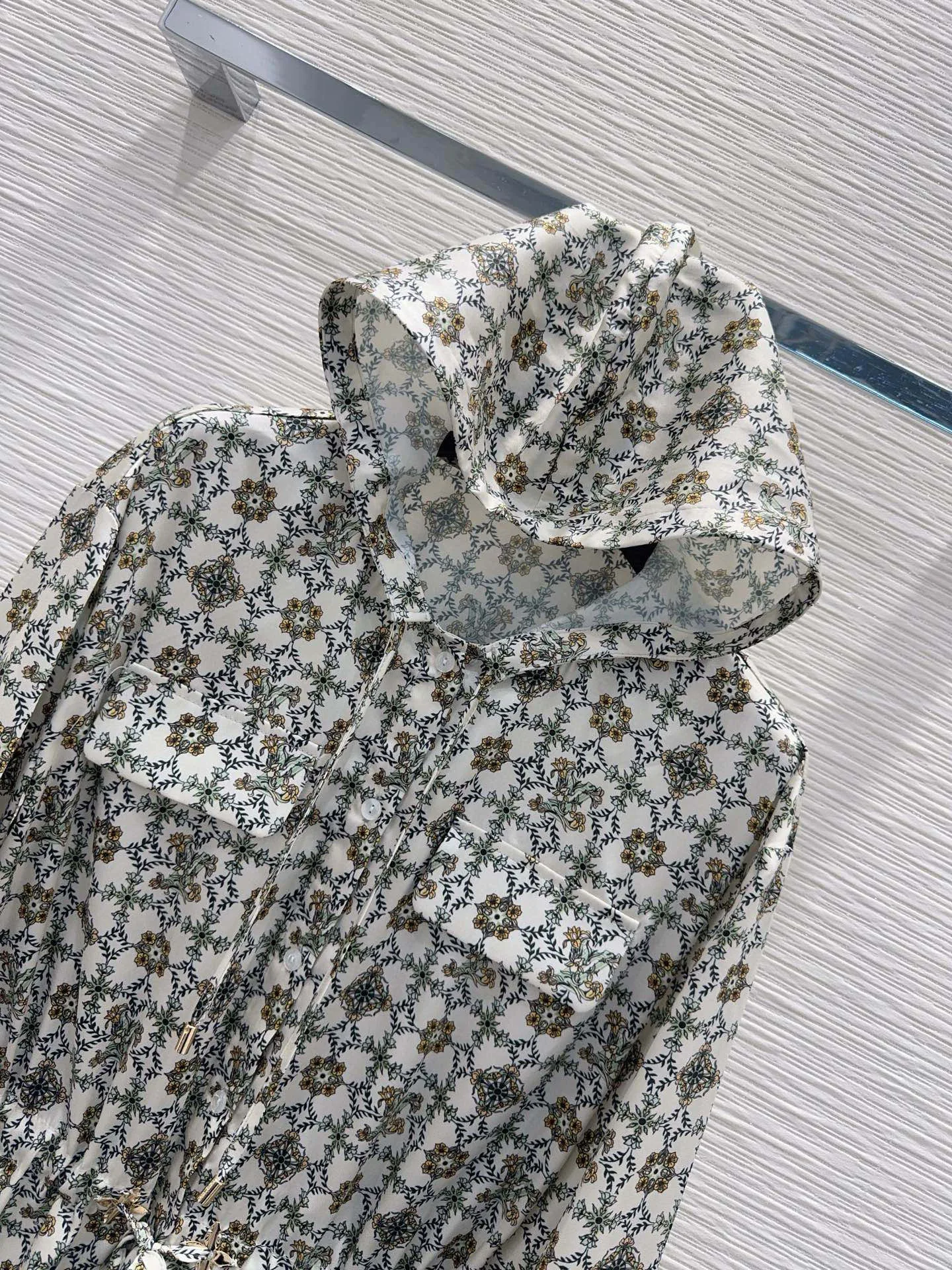 Куртки И Пуховики Женские Louis Vuitton 13137909