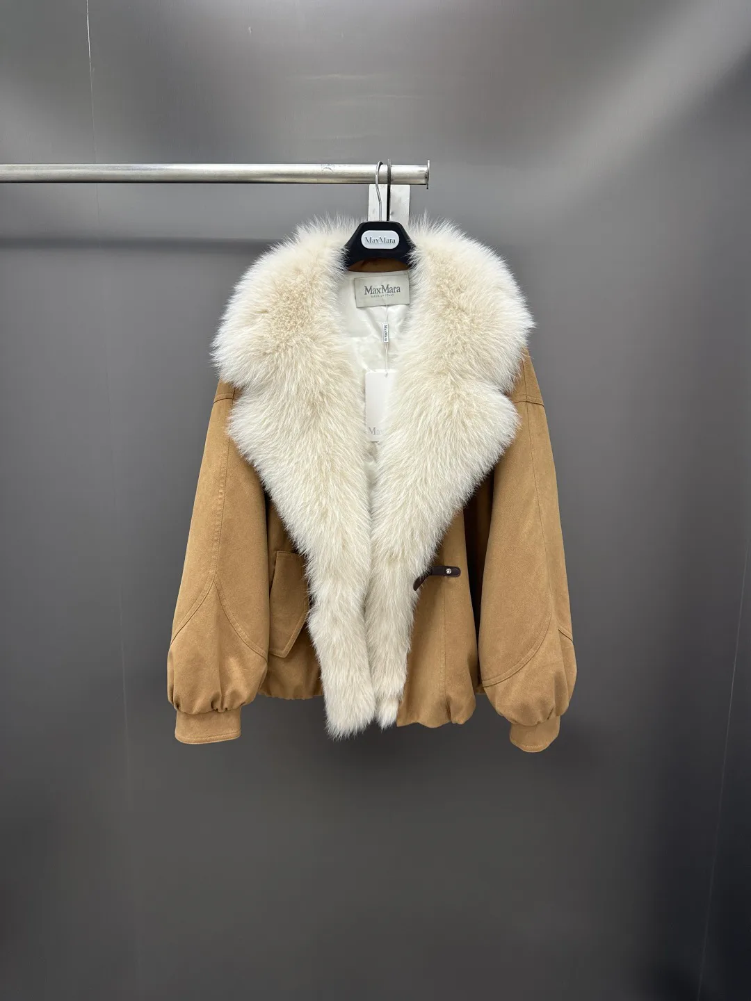 Куртки И Пуховики Женские Max Mara 18702442