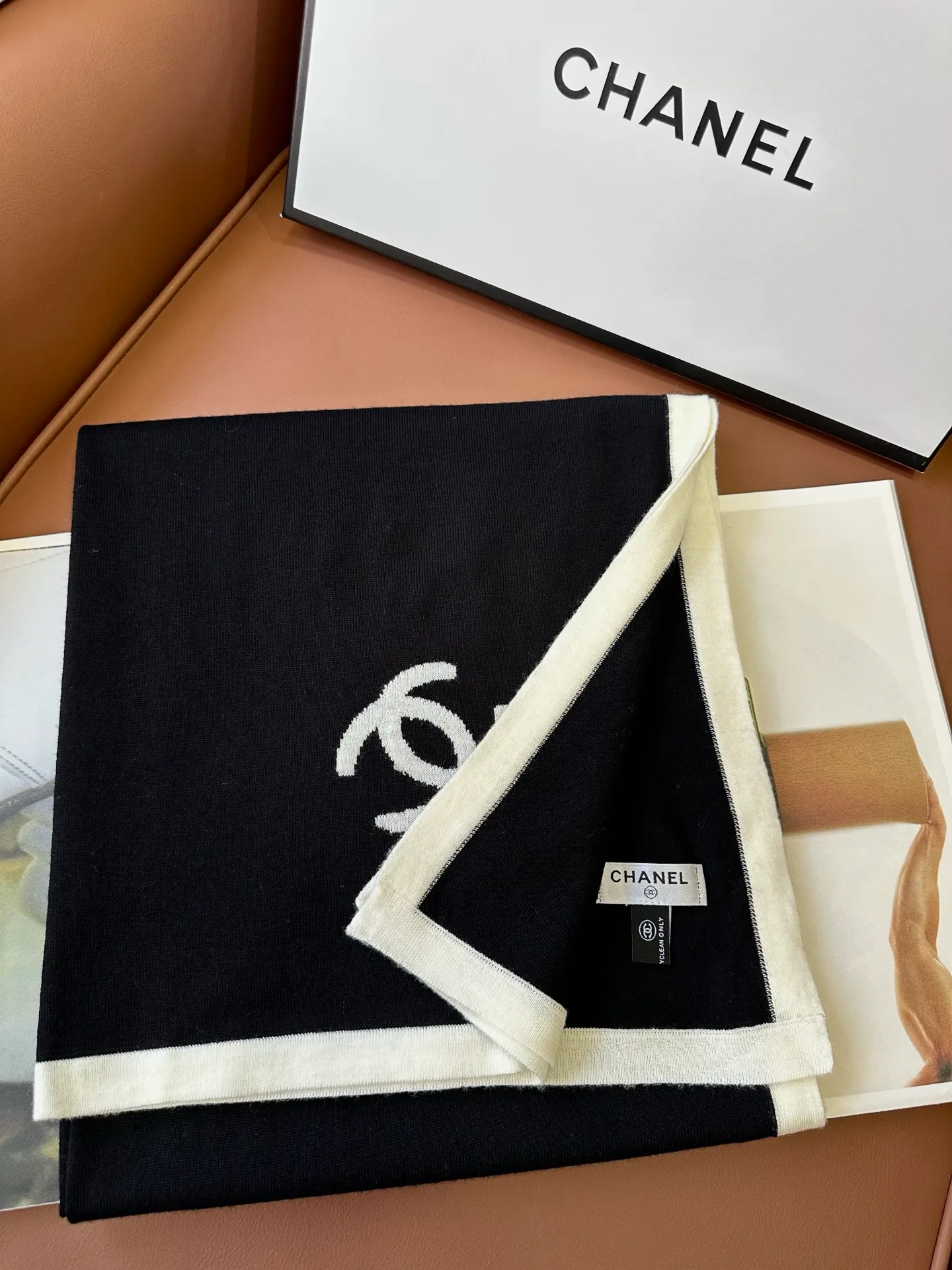 Шарфы Chanel 18127778