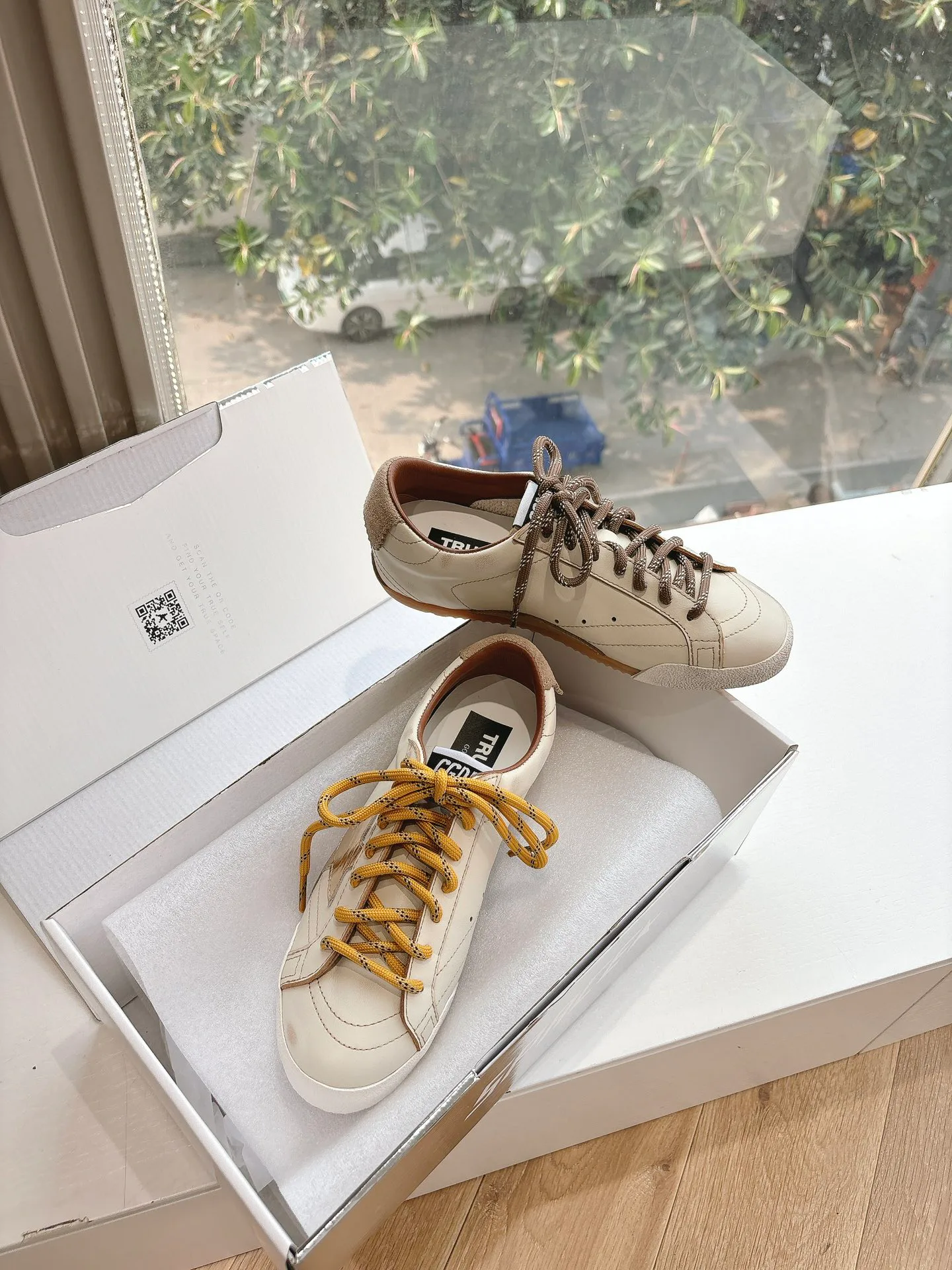 Кроссовки Женские Golden Goose 17572245
