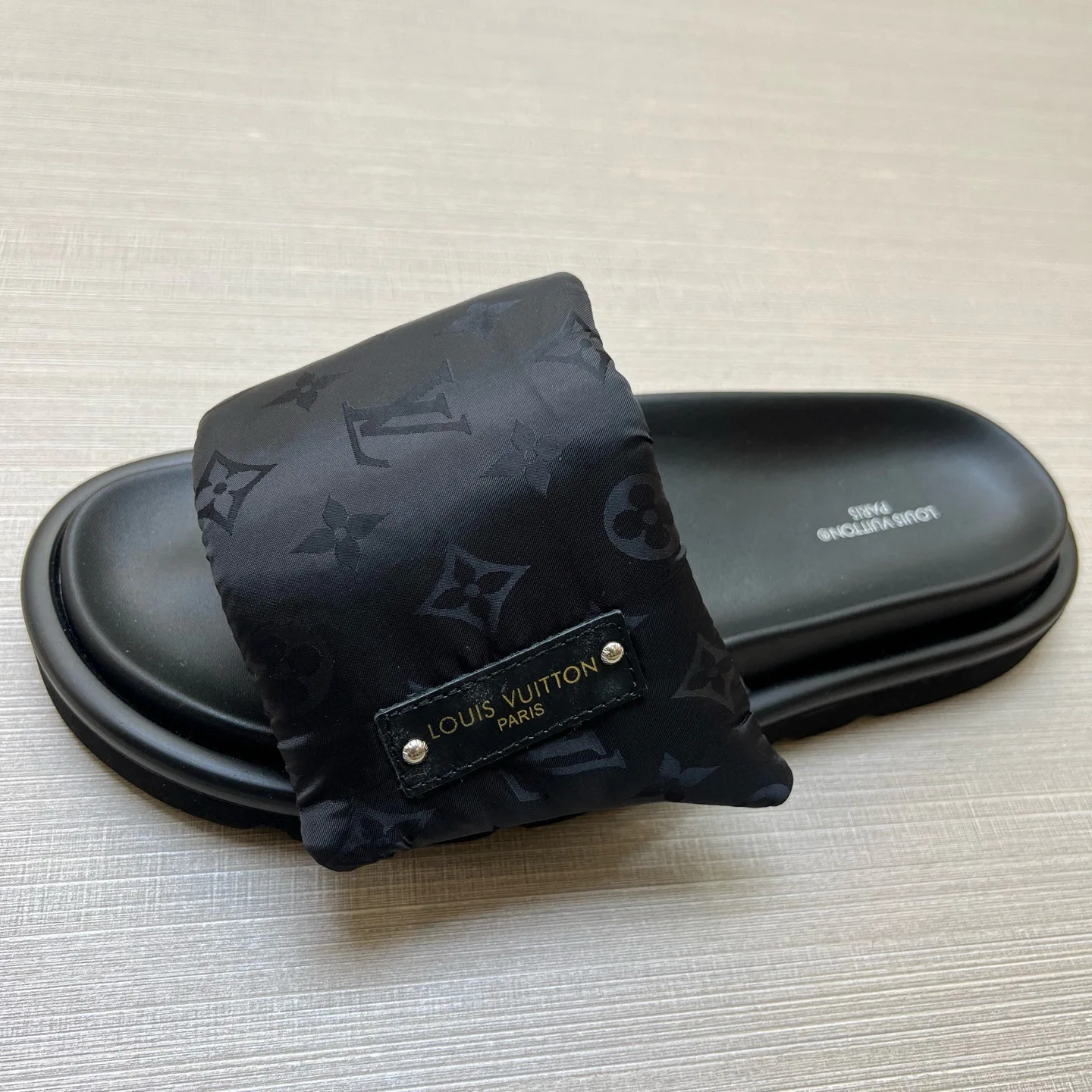 Шлепанцы Женские Louis Vuitton 9801574