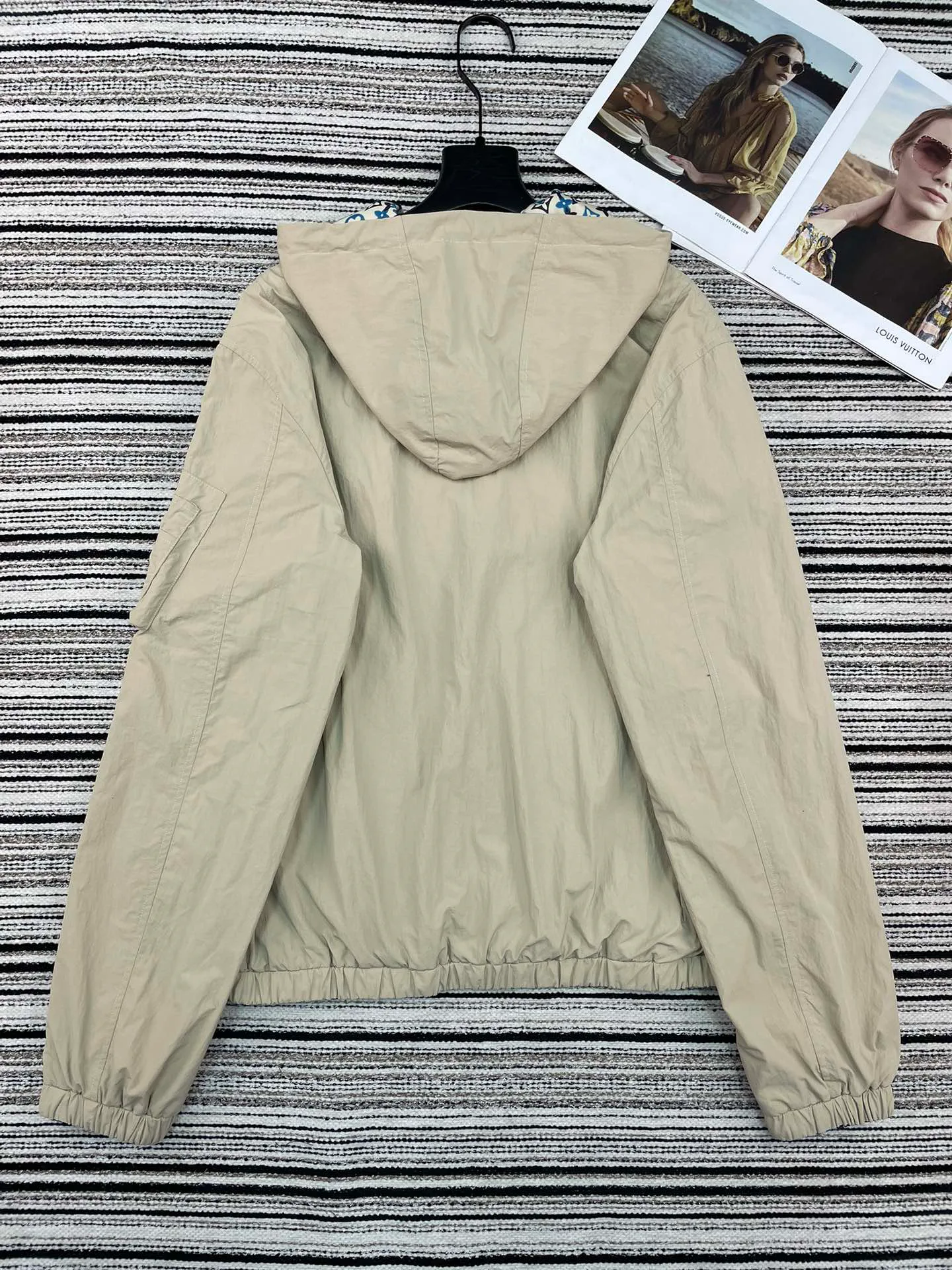 Куртки И Пуховики Женские Louis Vuitton 5895970