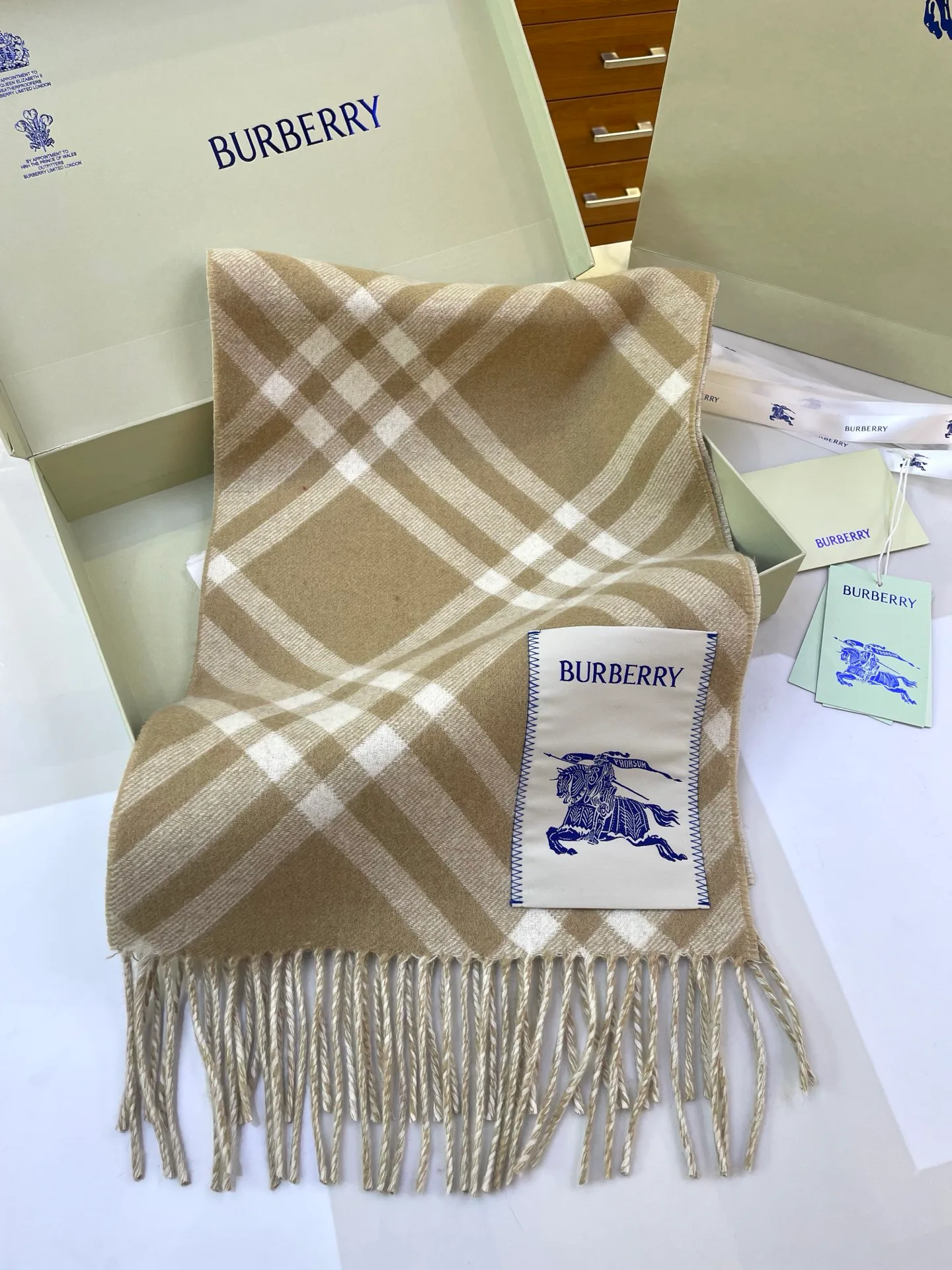 Шарфы Burberry 1981472