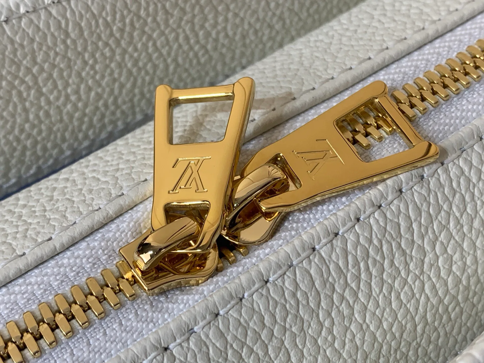 Классические Сумки Женские Louis Vuitton 1547170