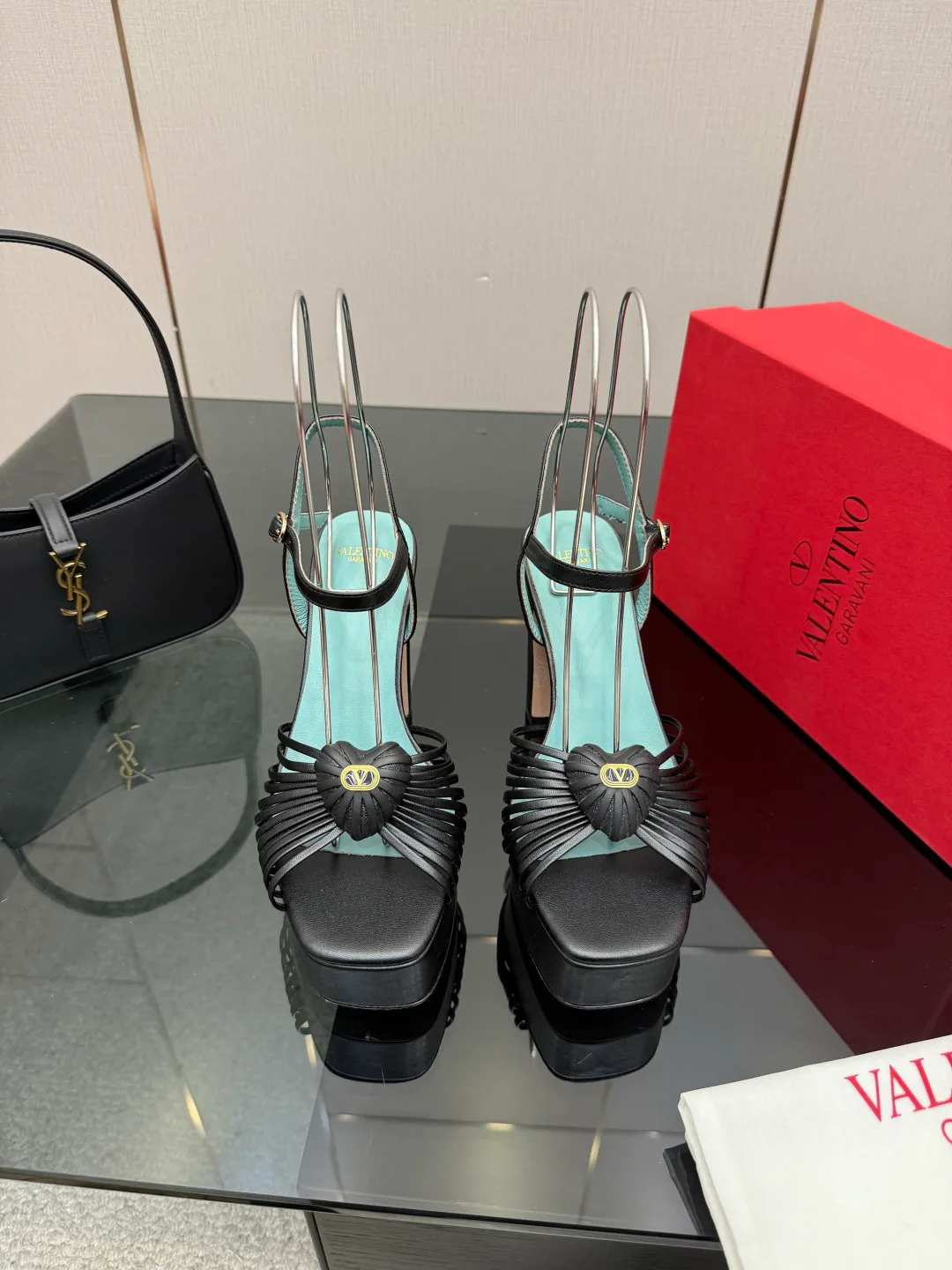 Босоножки Женские Valentino 5052050