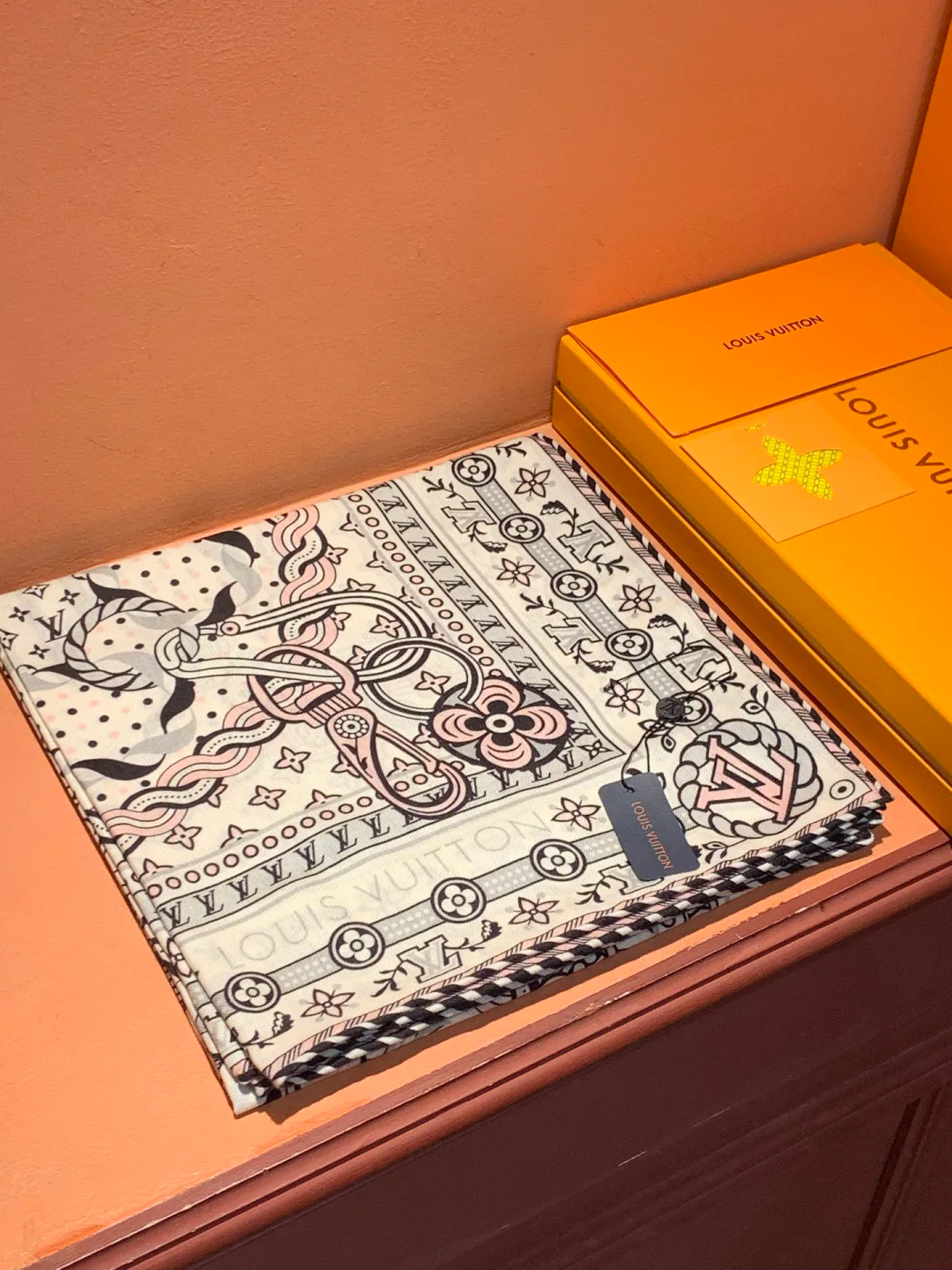 Шарфы Louis Vuitton 895230