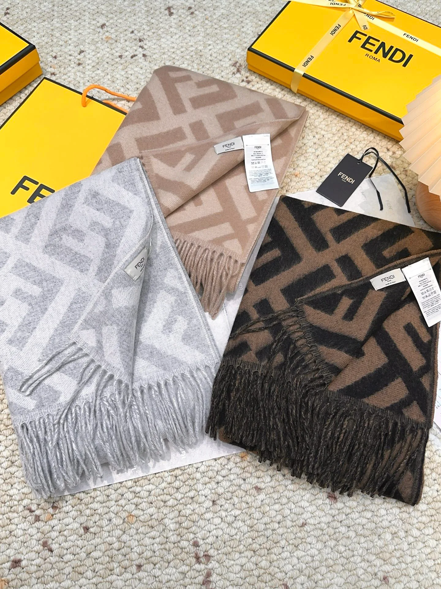 Шарфы Fendi 18105455