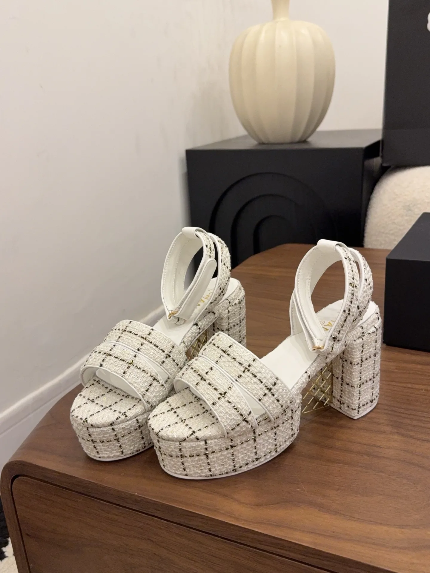 Босоножки Женские Chanel 10807689