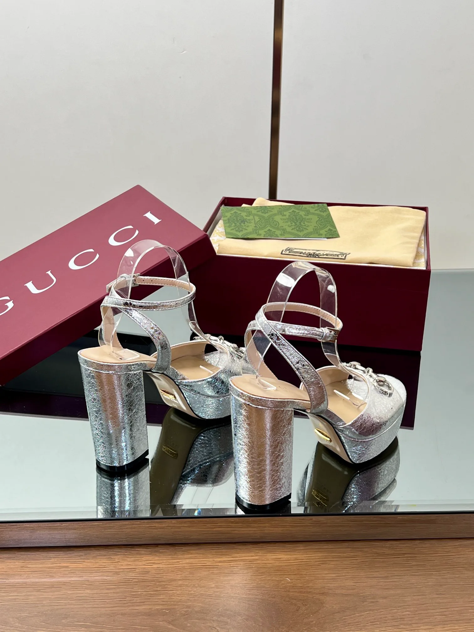 Босоножки Женские Gucci 11616308