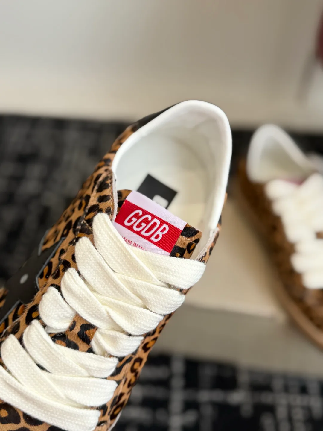 Кроссовки Женские Golden Goose 18305939