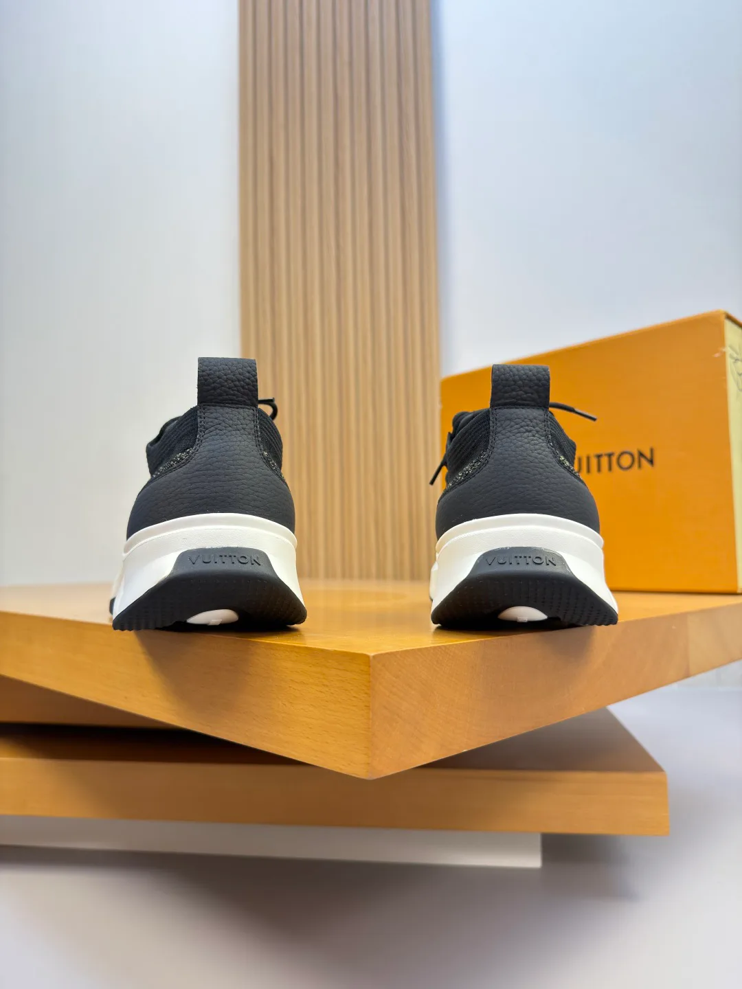 Кроссовки Мужские Louis Vuitton 18142545