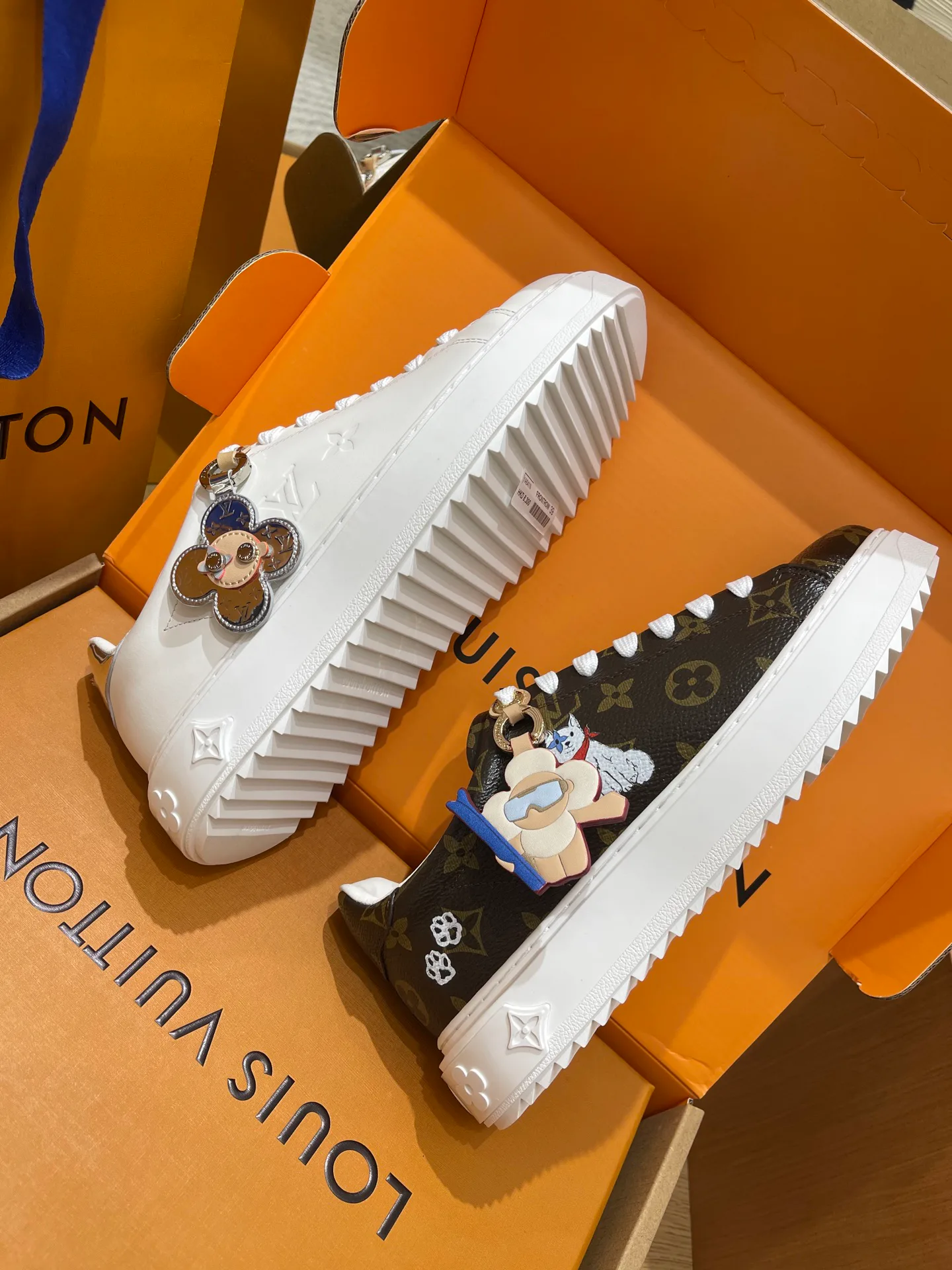 Кроссовки Женские Louis Vuitton 18080228
