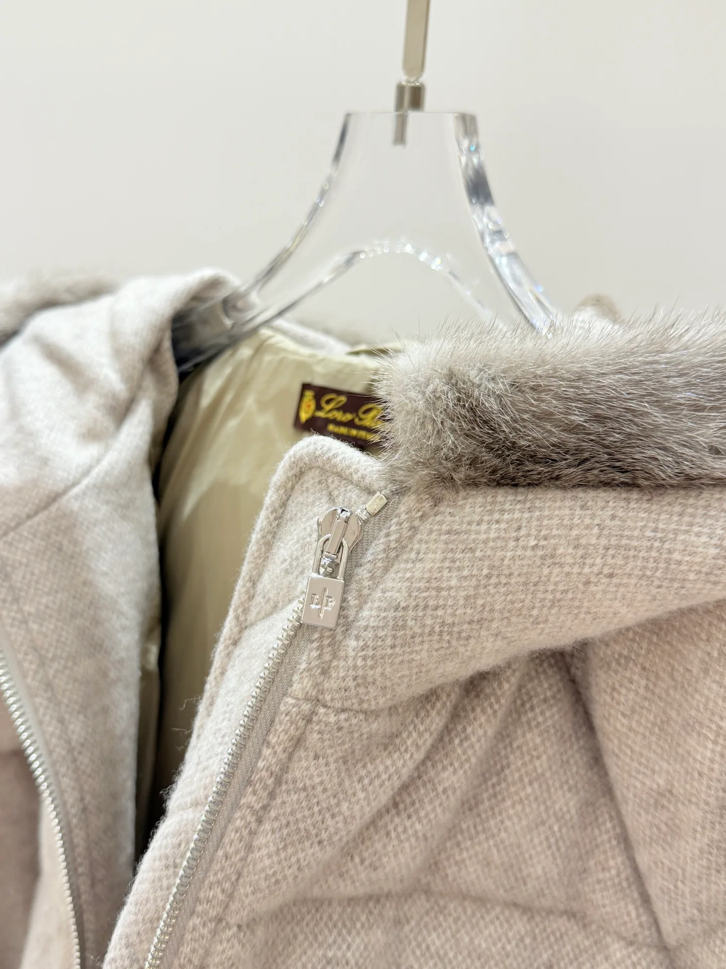 Куртки И Пуховики Женские Loro Piana 18082729