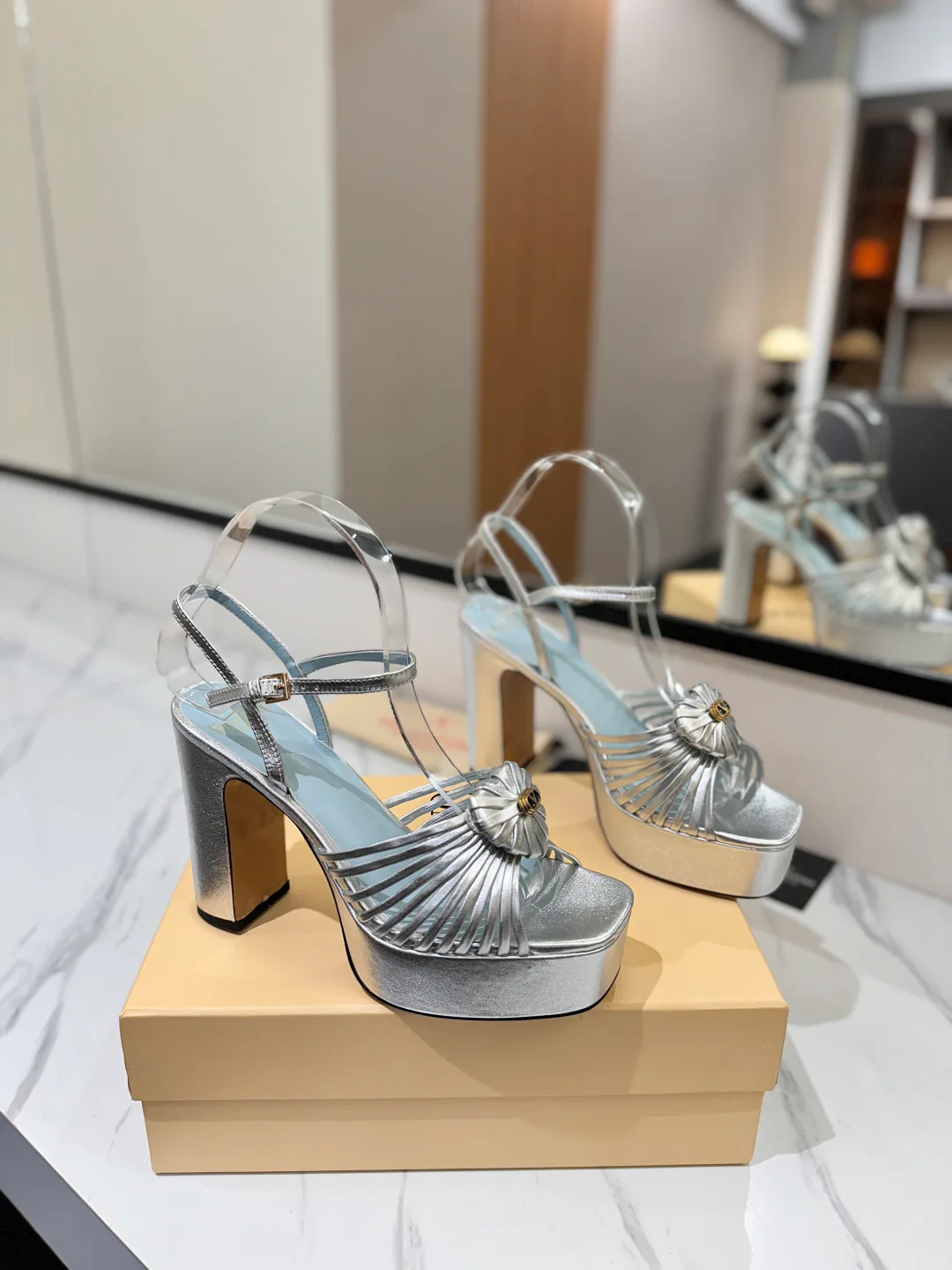 Босоножки Женские Valentino 10026785