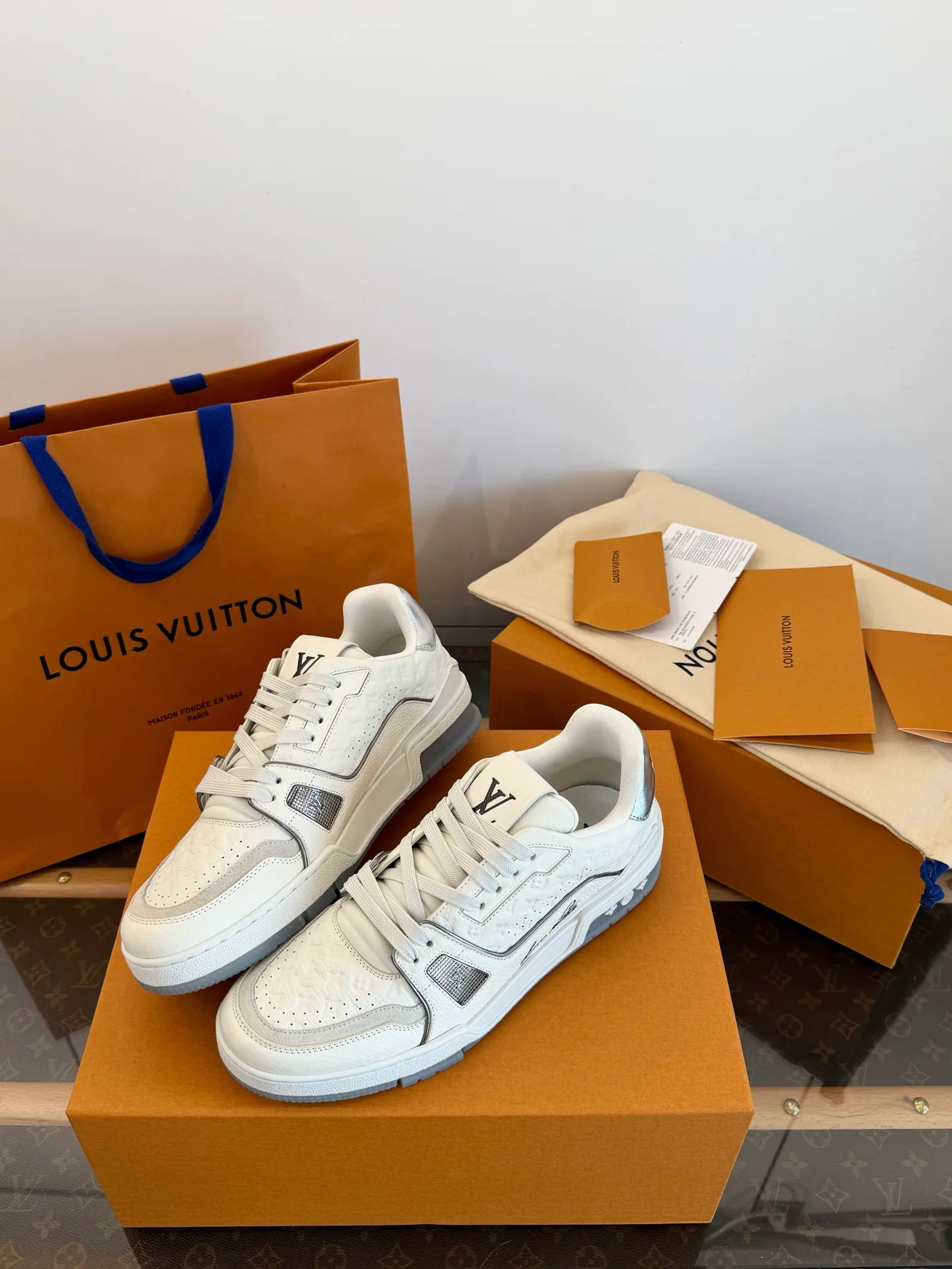 Кроссовки Женские Louis Vuitton 18354046