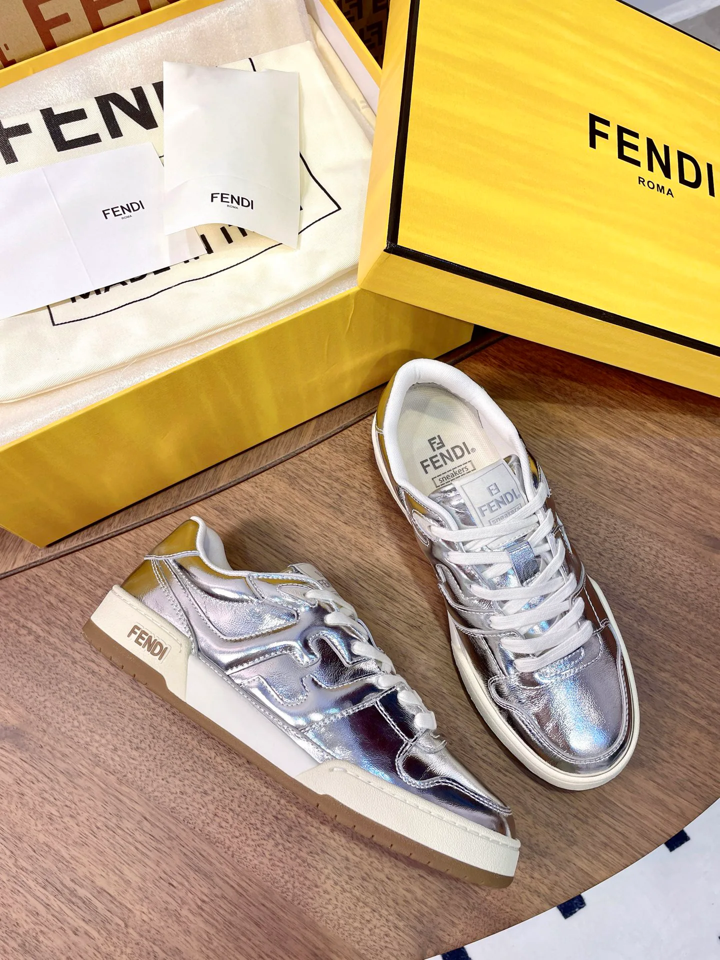 Кроссовки Женские Fendi 17957326