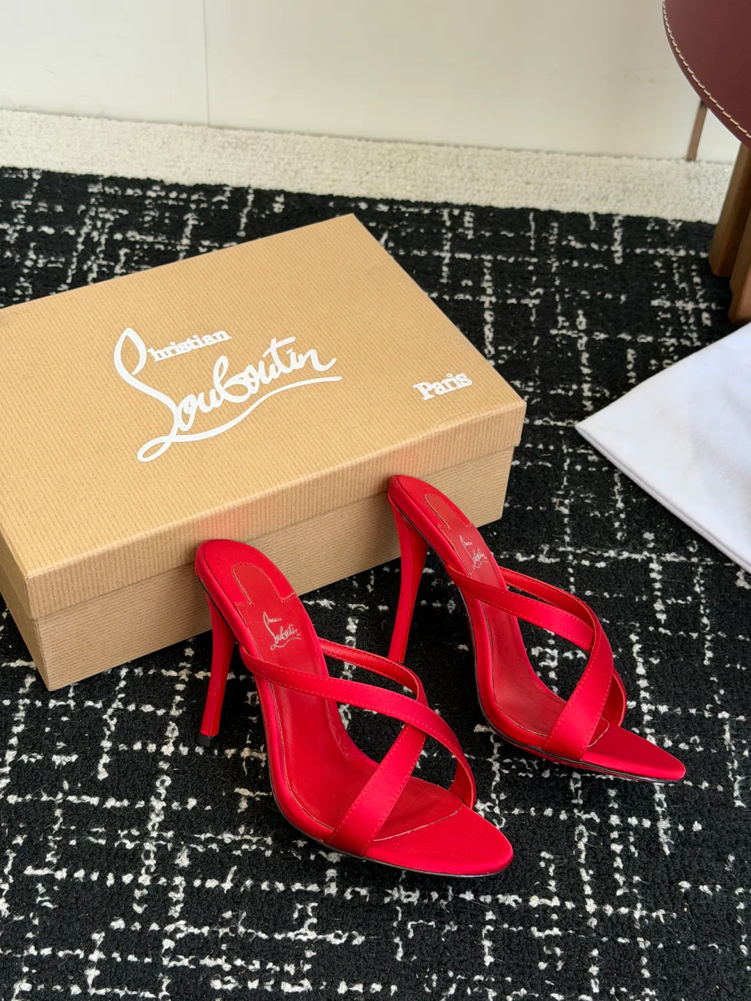 Босоножки Женские Christian Louboutin 17936545