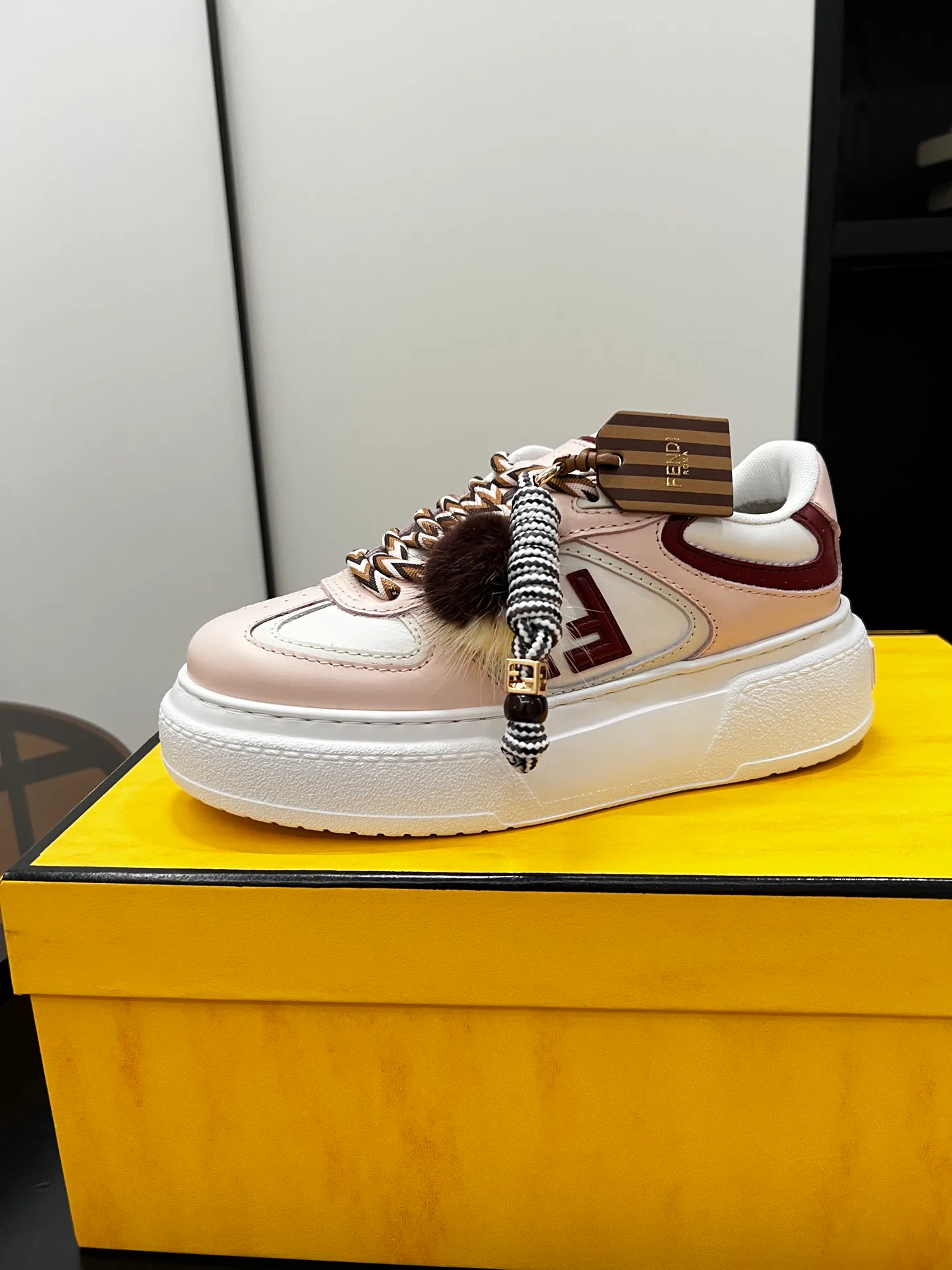 Кроссовки Женские Fendi 515271