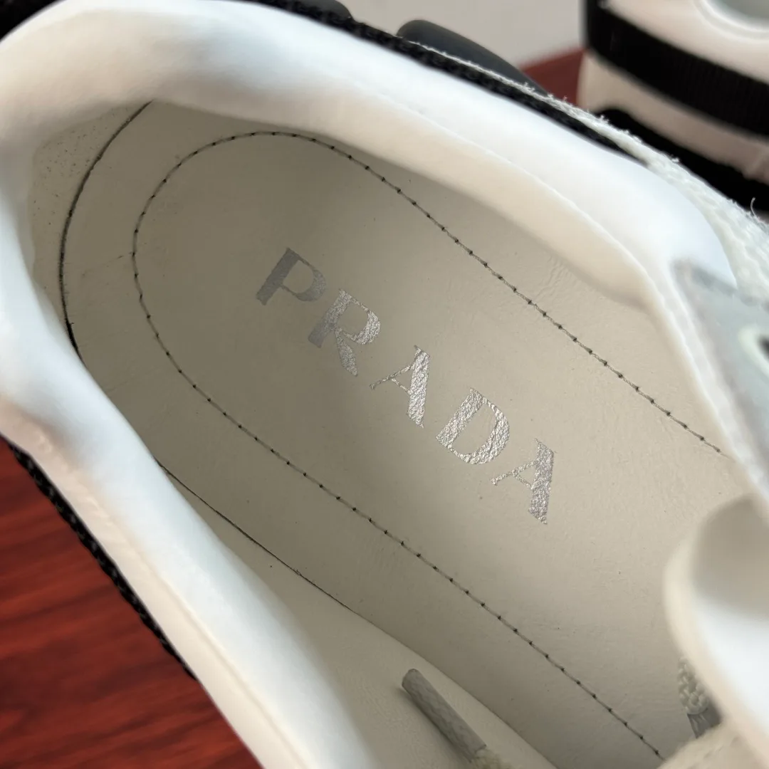 Кроссовки Женские Prada 17763666