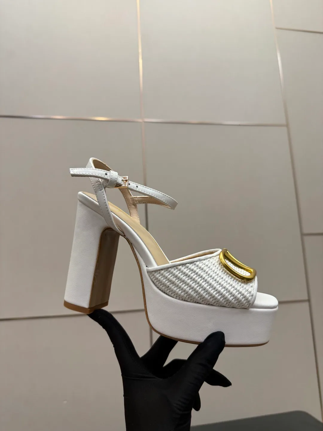 Босоножки Женские Valentino 13241321