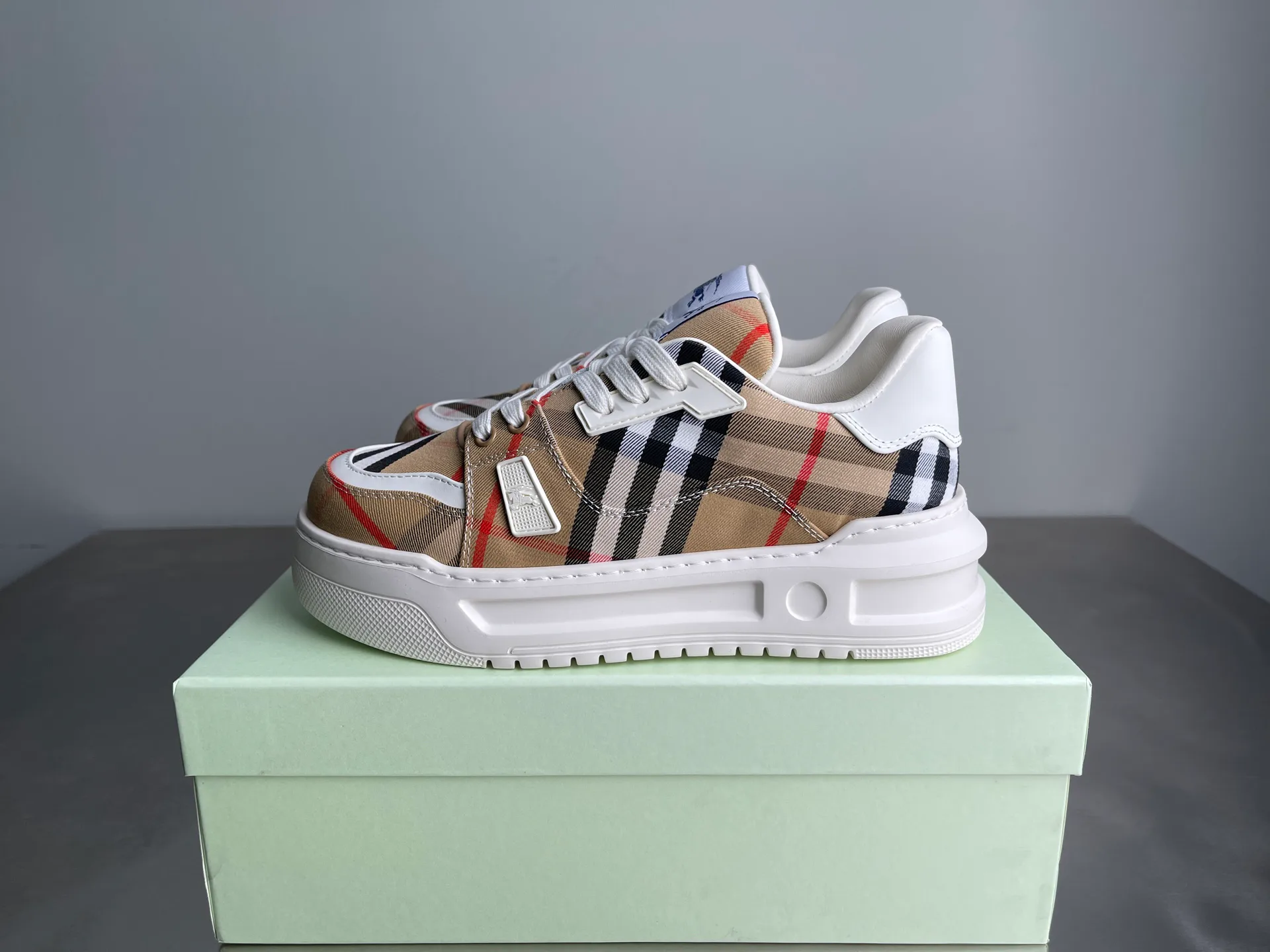 Кроссовки Мужские Burberry 11460327