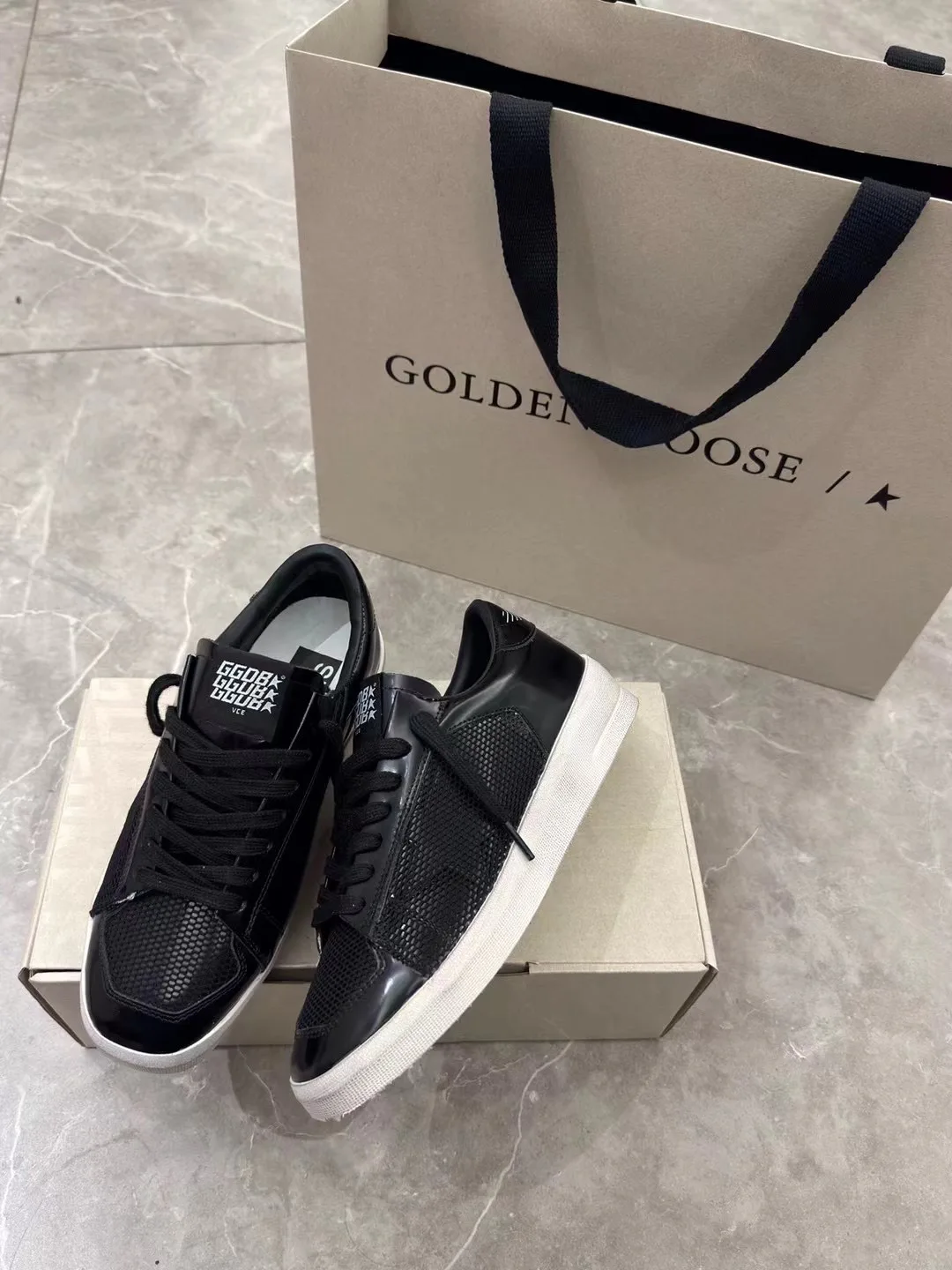 Кроссовки Женские Golden Goose 18265589