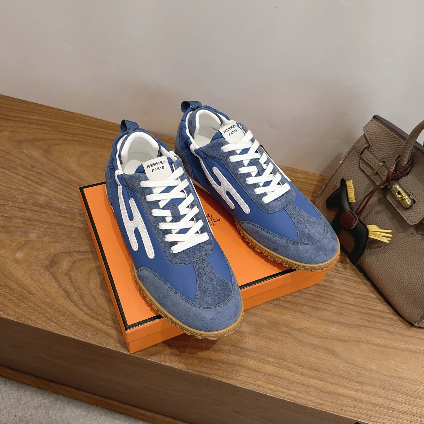 Кроссовки Женские Hermes 18230834
