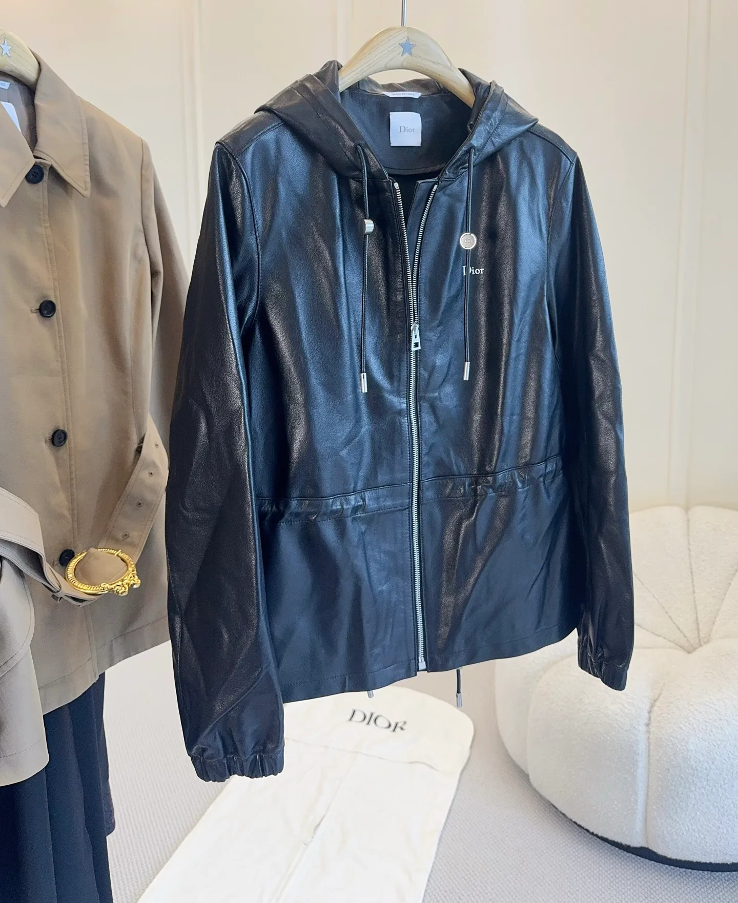 Кожаные Куртки И Дублёнки Женские Christian Dior 18689588