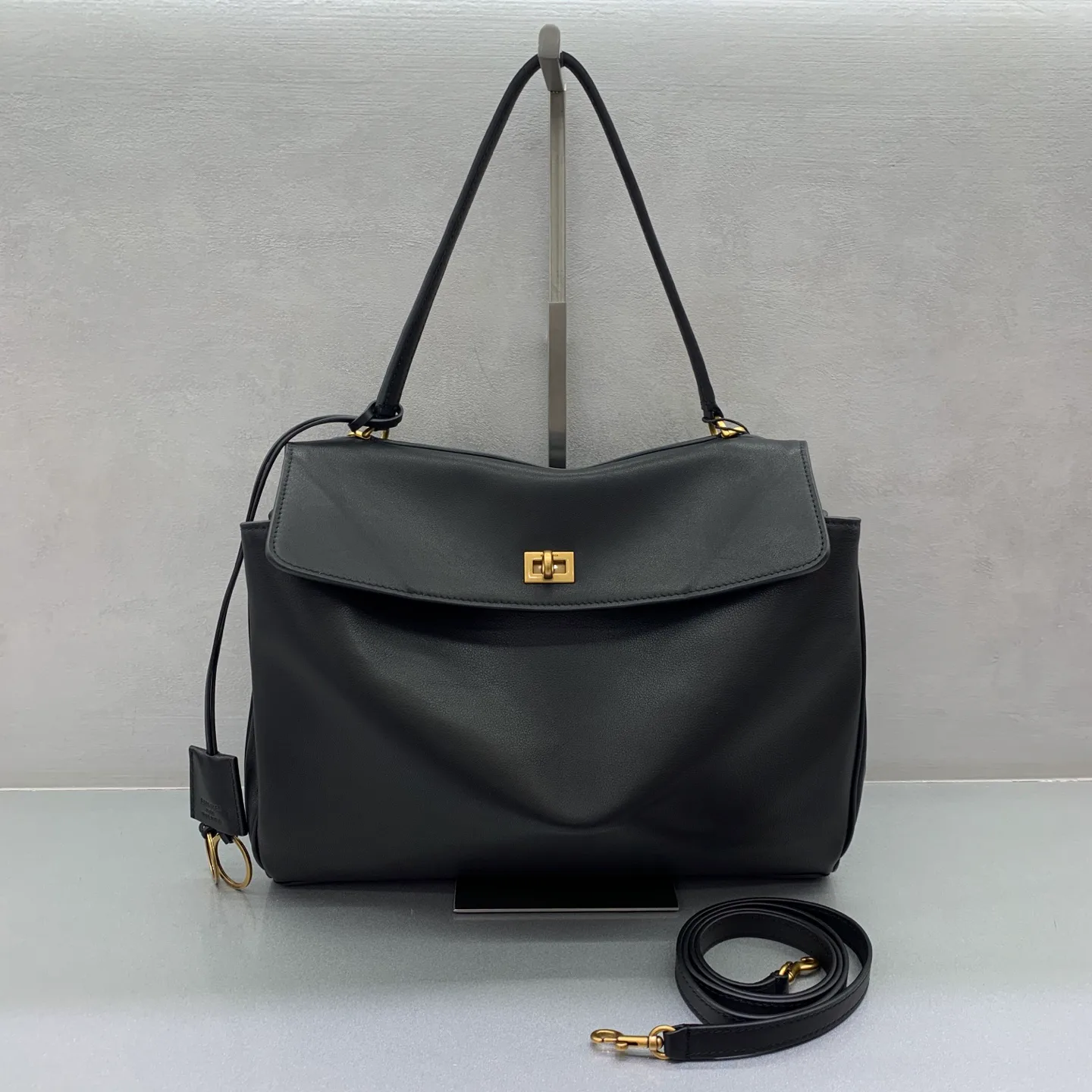 Классические Сумки Женские Balenciaga 18136460