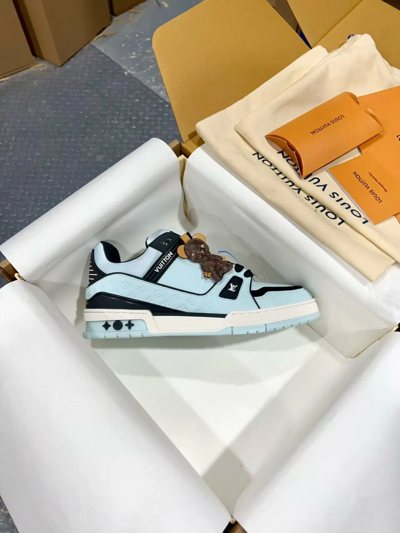 Кроссовки Мужские Louis Vuitton 18170757