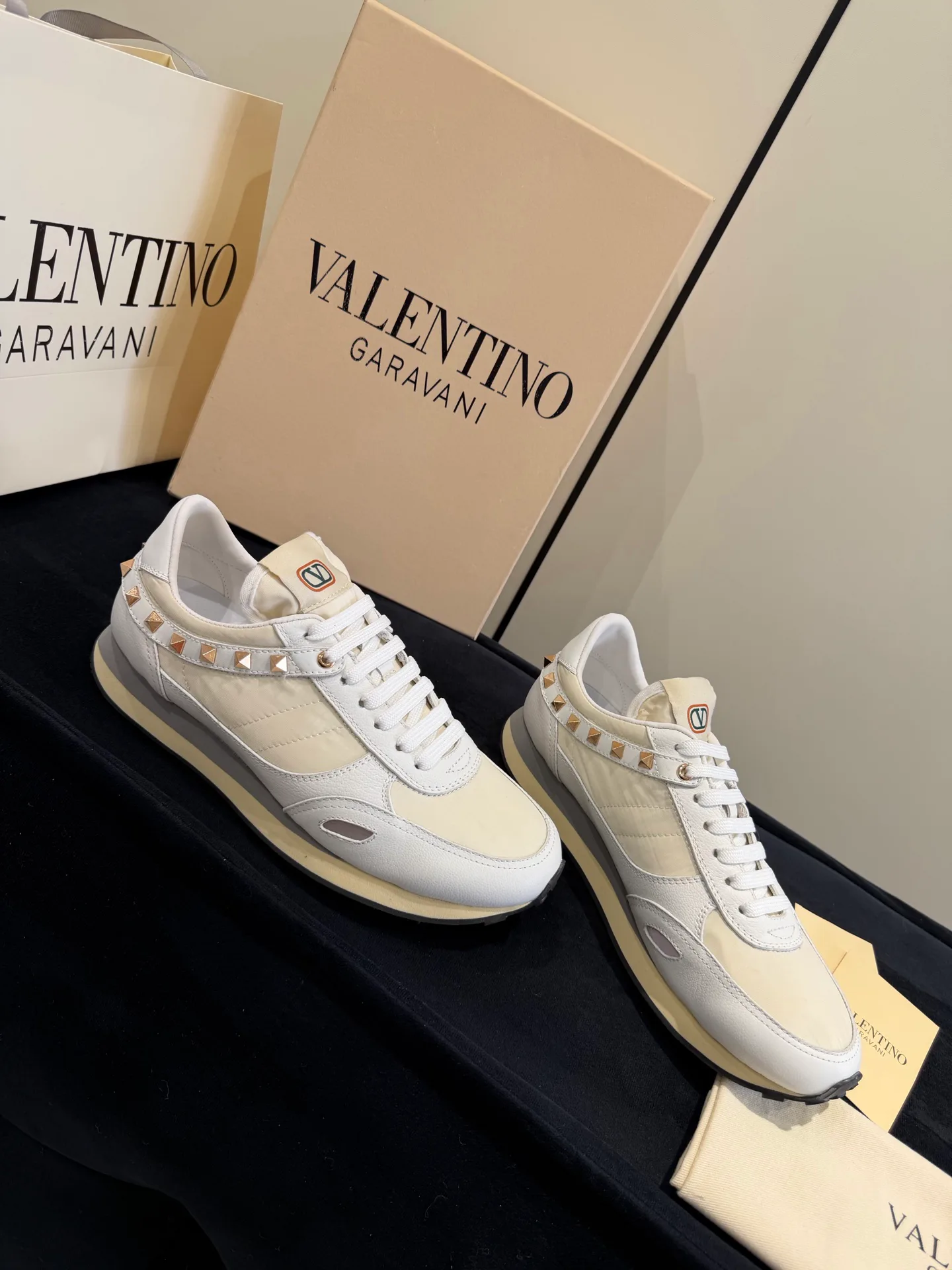 Кроссовки Женские Valentino 18420825