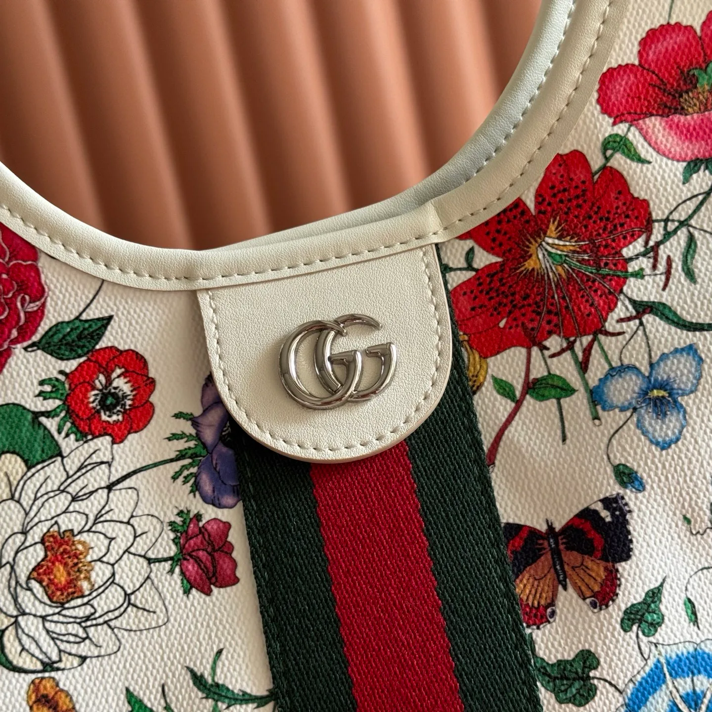 Классические Сумки Женские Gucci 18148091