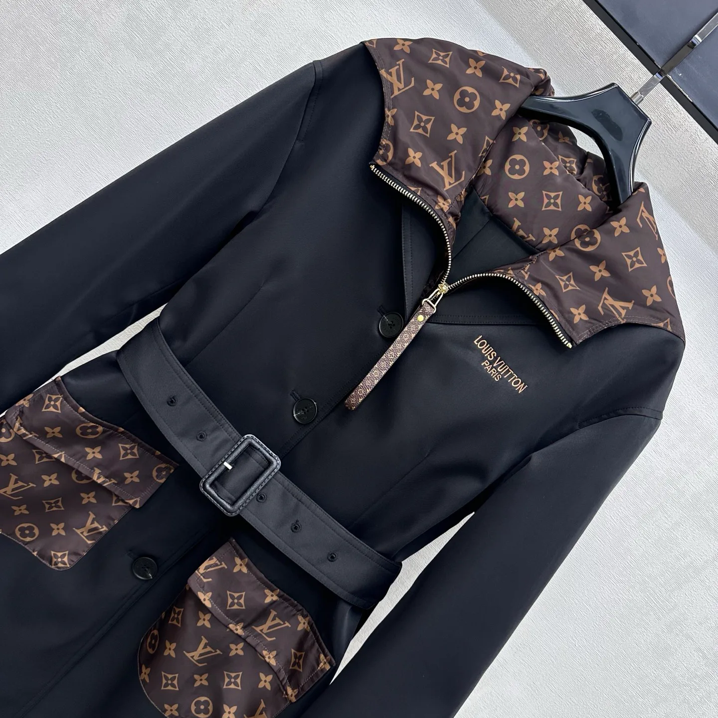 Тренчи Женские Louis Vuitton 18555706