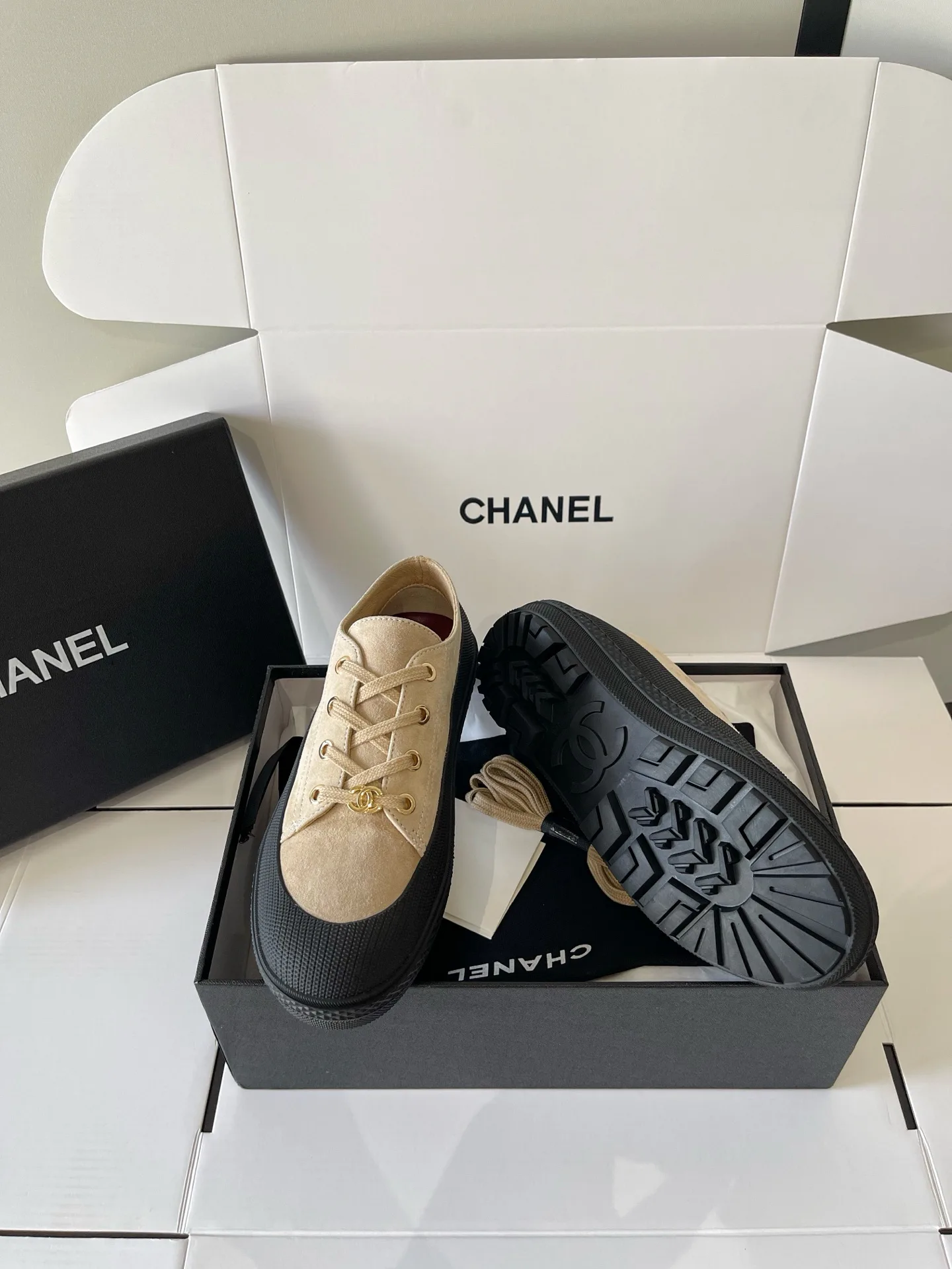 Кроссовки Женские Chanel 18437967