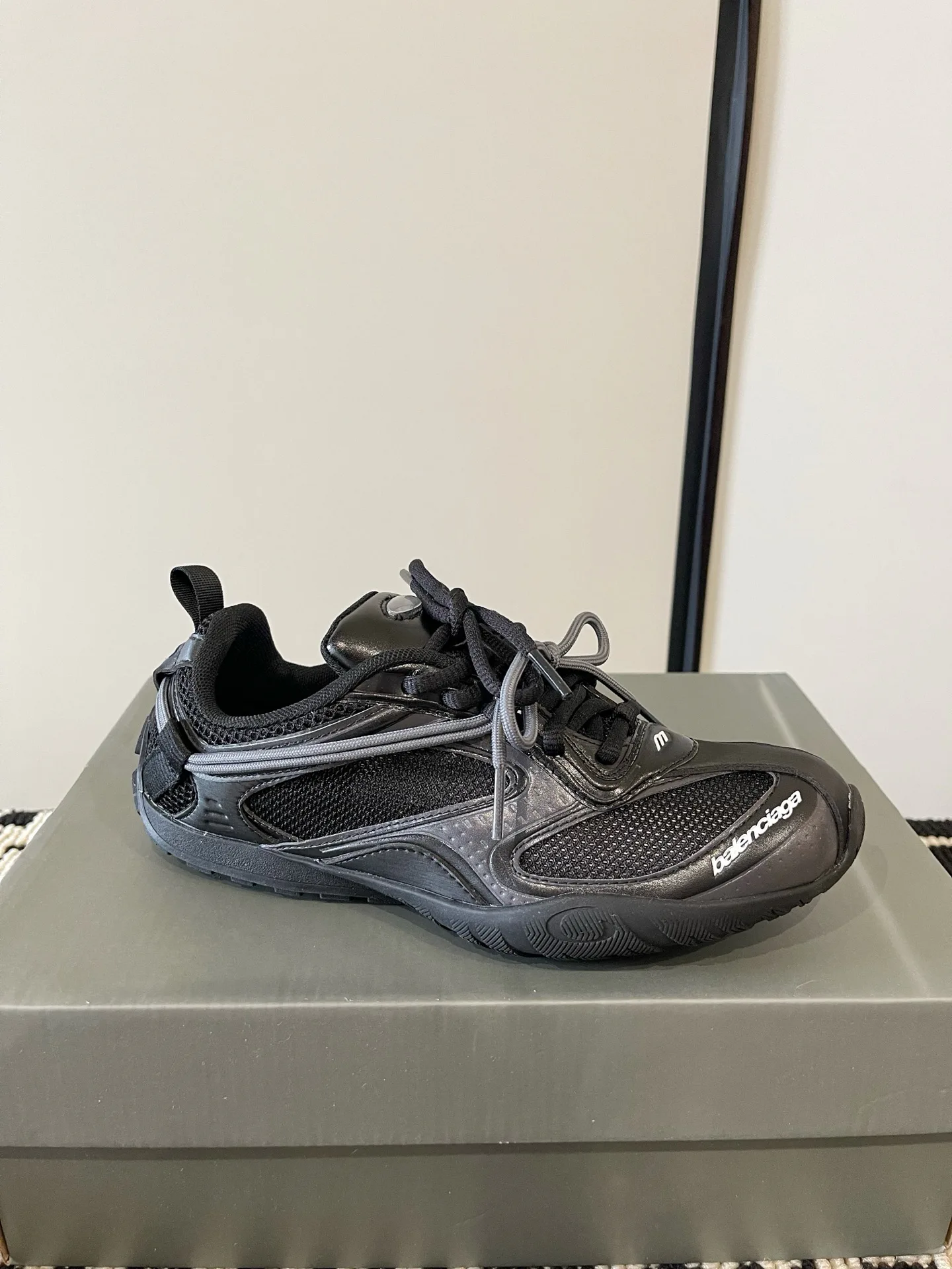 Кроссовки Женские Balenciaga 18386307