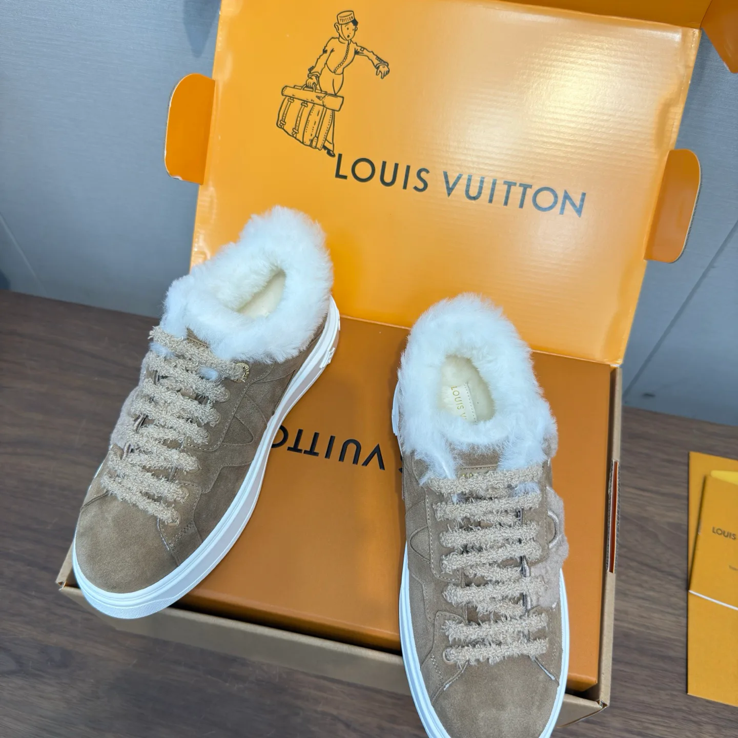 Кроссовки Женские Louis Vuitton 20068629