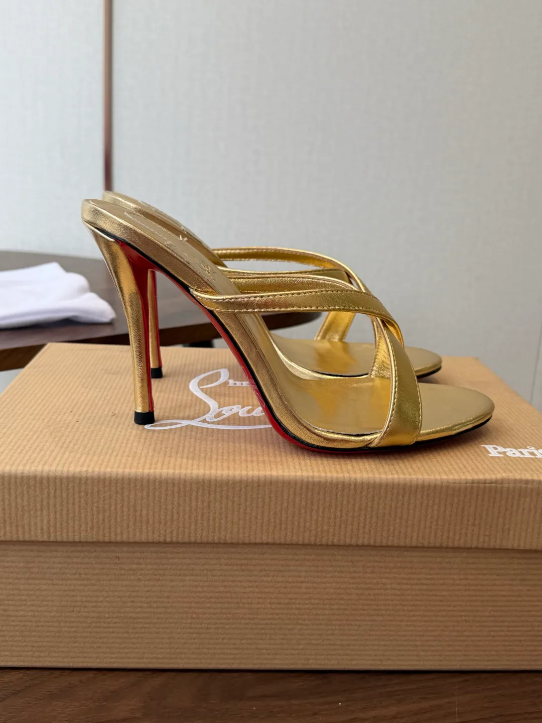 Босоножки Женские Christian Louboutin 18183088