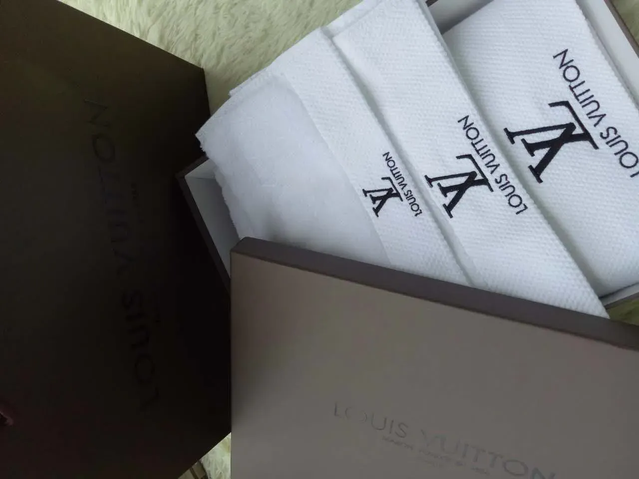 Текстиль Louis Vuitton 281210