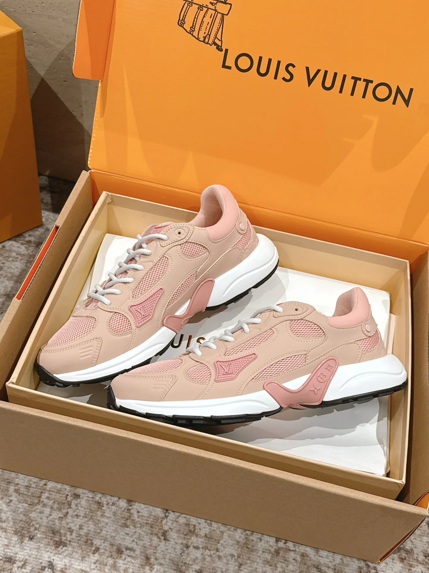 Кроссовки Женские Louis Vuitton 11241502