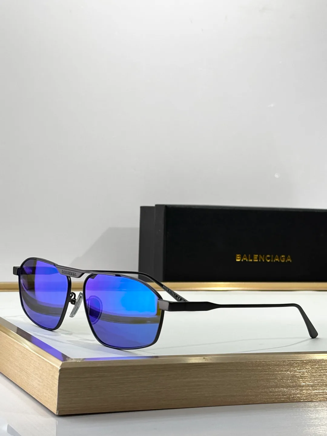 Очки Balenciaga 18389933