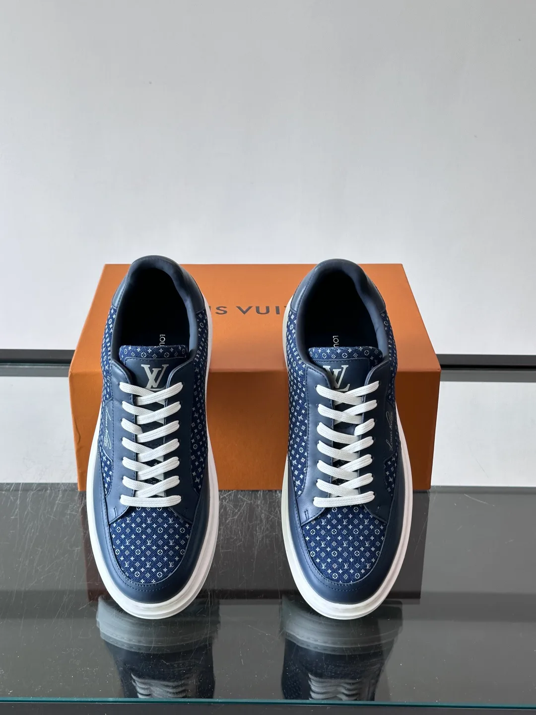 Кроссовки Женские Louis Vuitton 18119008