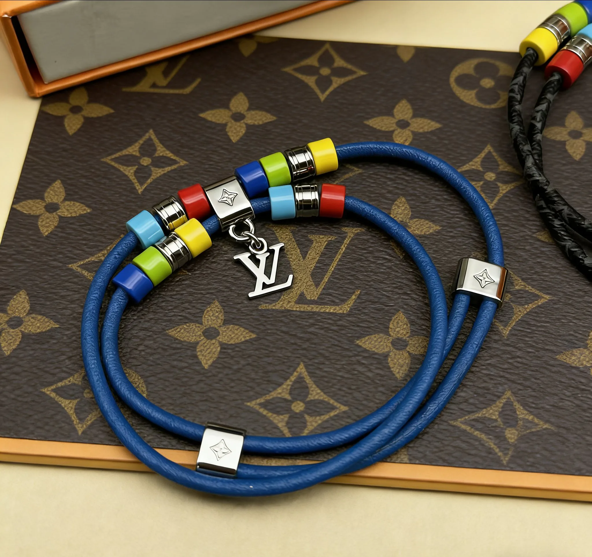 Бижутерия Louis Vuitton 12834600