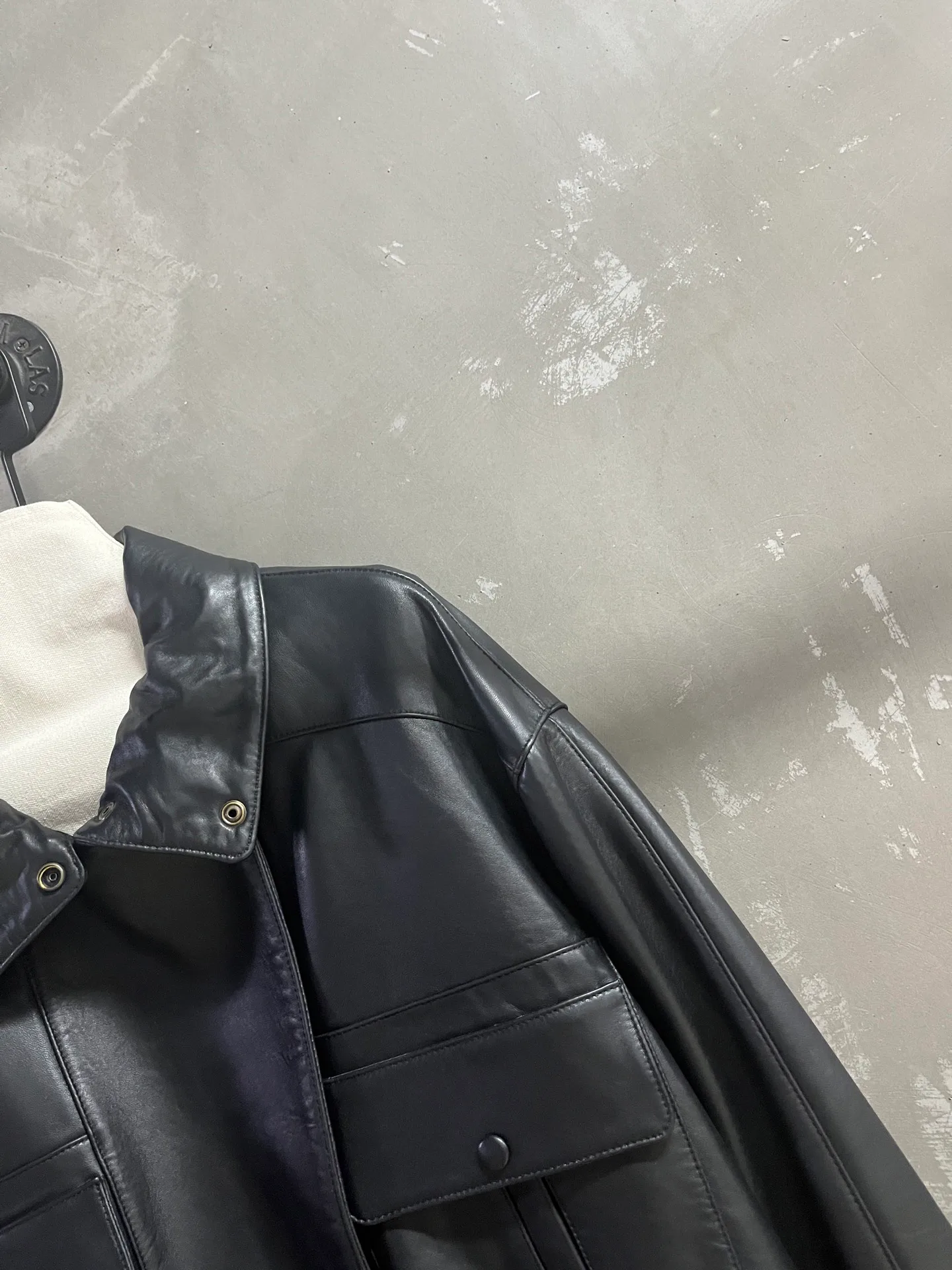 Кожаные Куртки И Дублёнки Женские Saint Laurent 409139