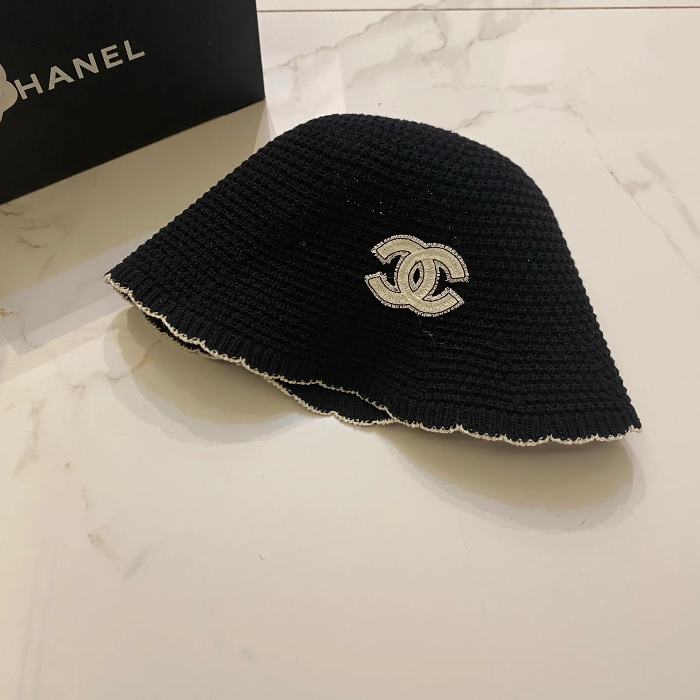 Головные Уборы Chanel 17498307
