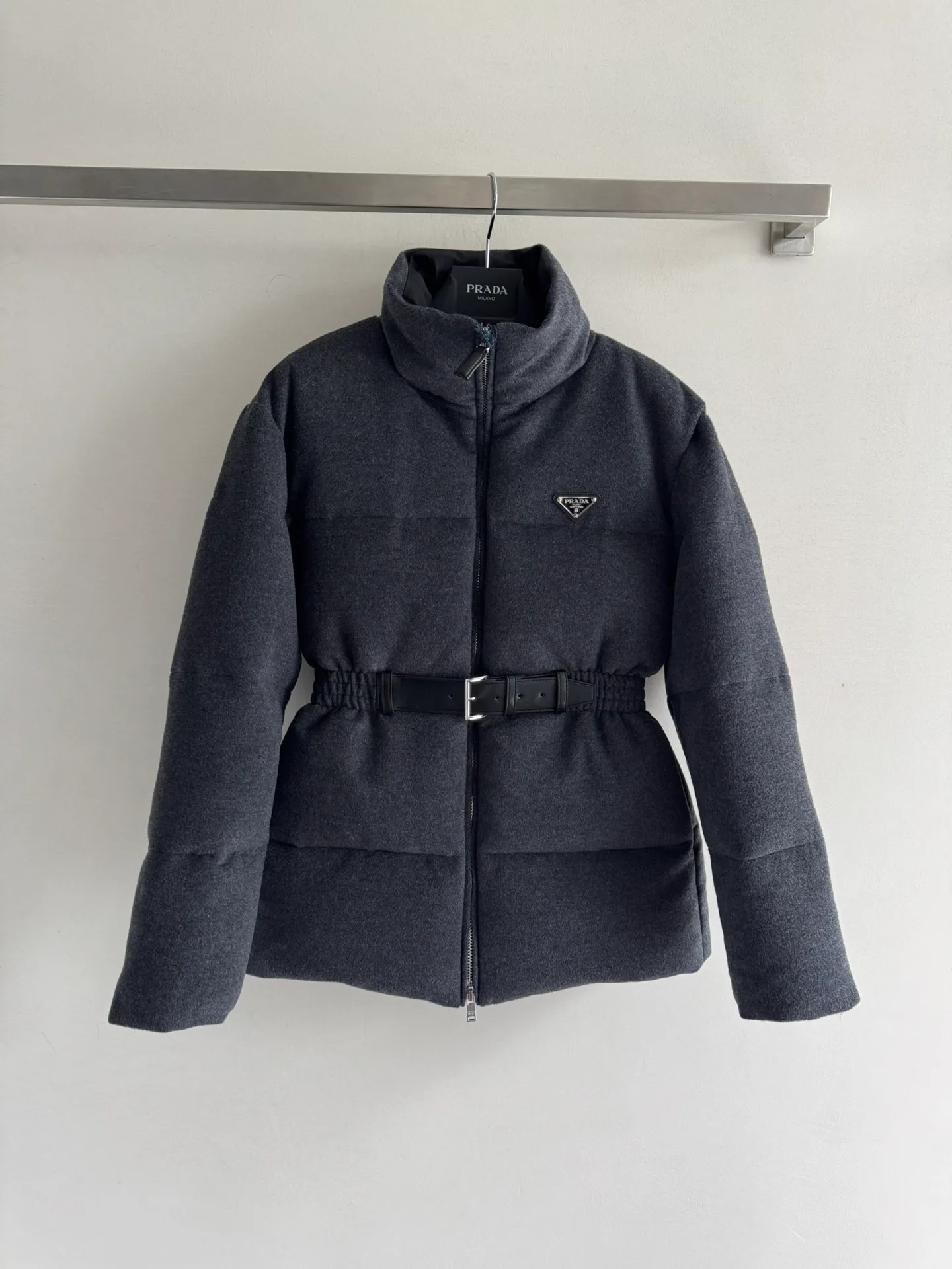 Куртки И Пуховики Женские Prada 18858567