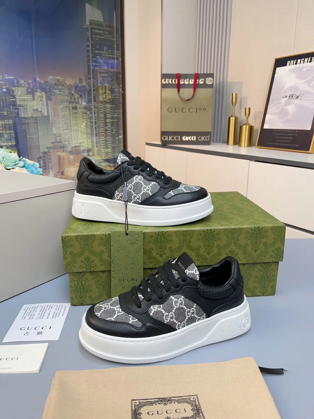 Кроссовки Женские Gucci 18369632