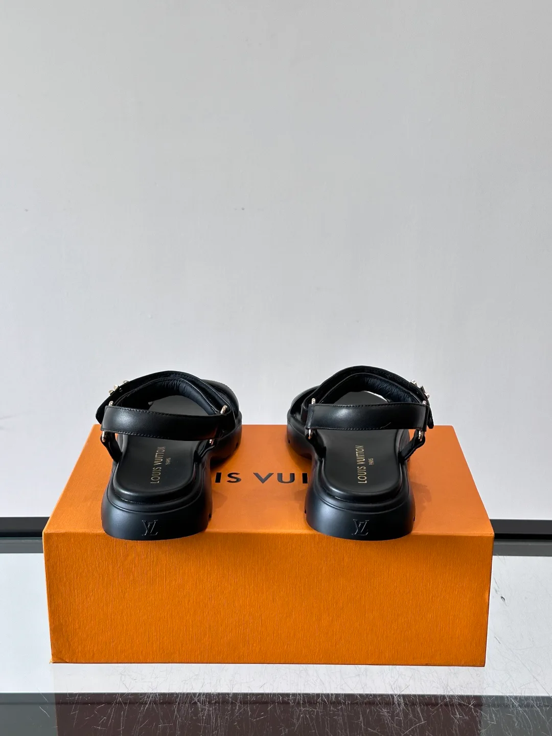 Сандалии Женские Louis Vuitton 17593007