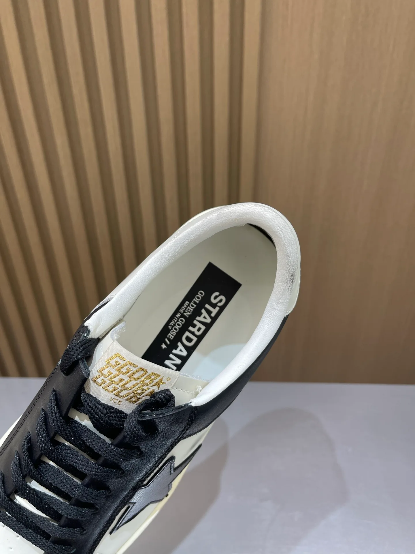 Кроссовки Женские Golden Goose 19466426