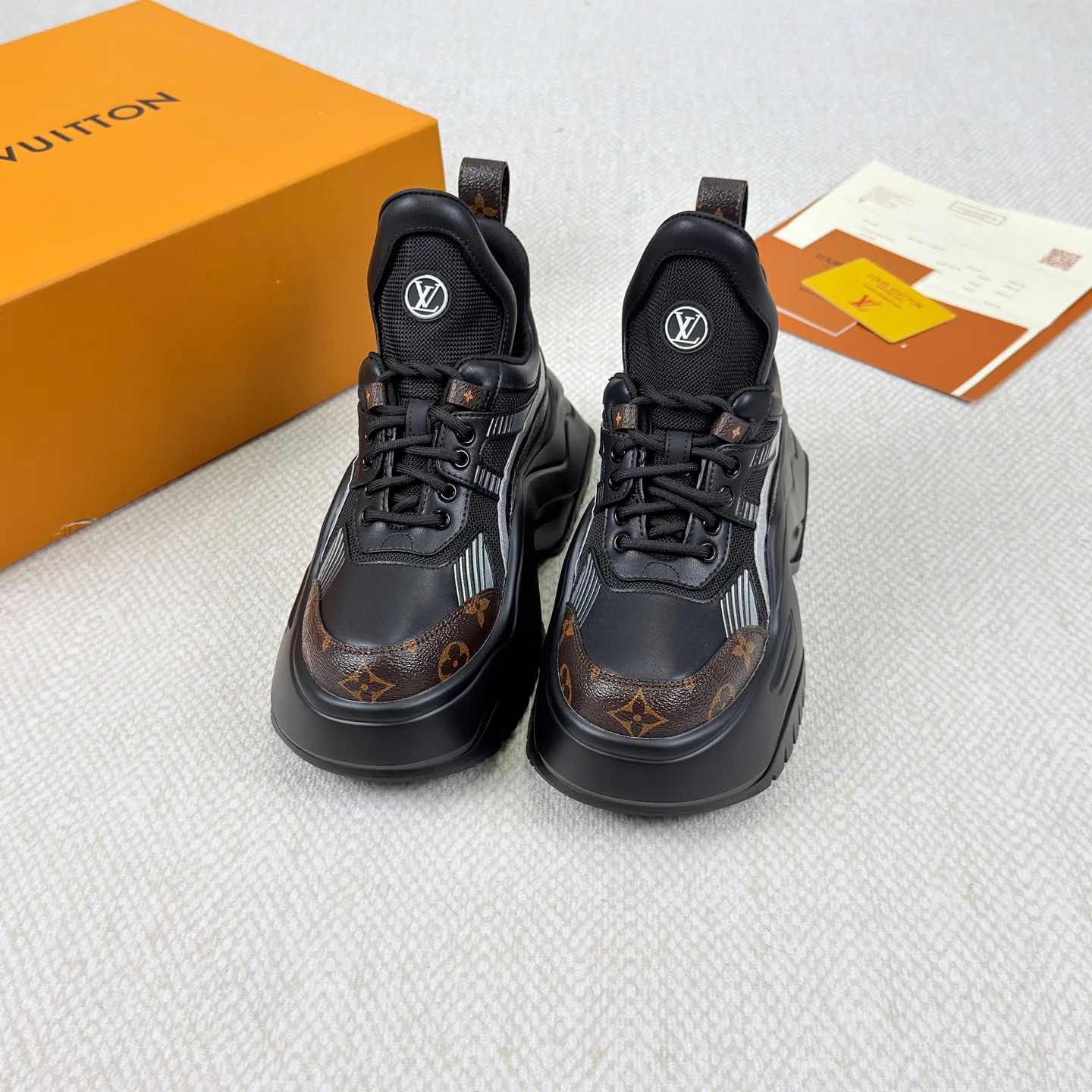 Кроссовки Женские Louis Vuitton 18892465